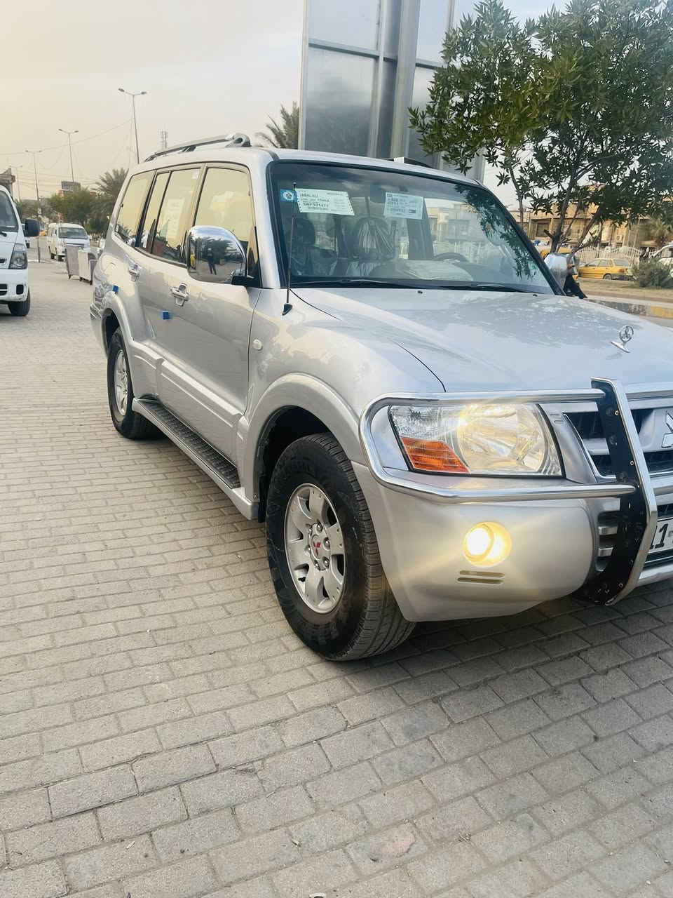 السلام عليكم من رخصت الادمن باجيرو 2006 مكفوله كفاله عامه من الصبغ والضربه والبارد محرك 6 سلندر 3000 كير مكينه مكفولات تخم تاير جديد تدفأه تبريد 3 قطع 7 راكب السياره رقم بغداد غير متواجد على الفيس العنوان بغداد رقم الهاتف ***********
