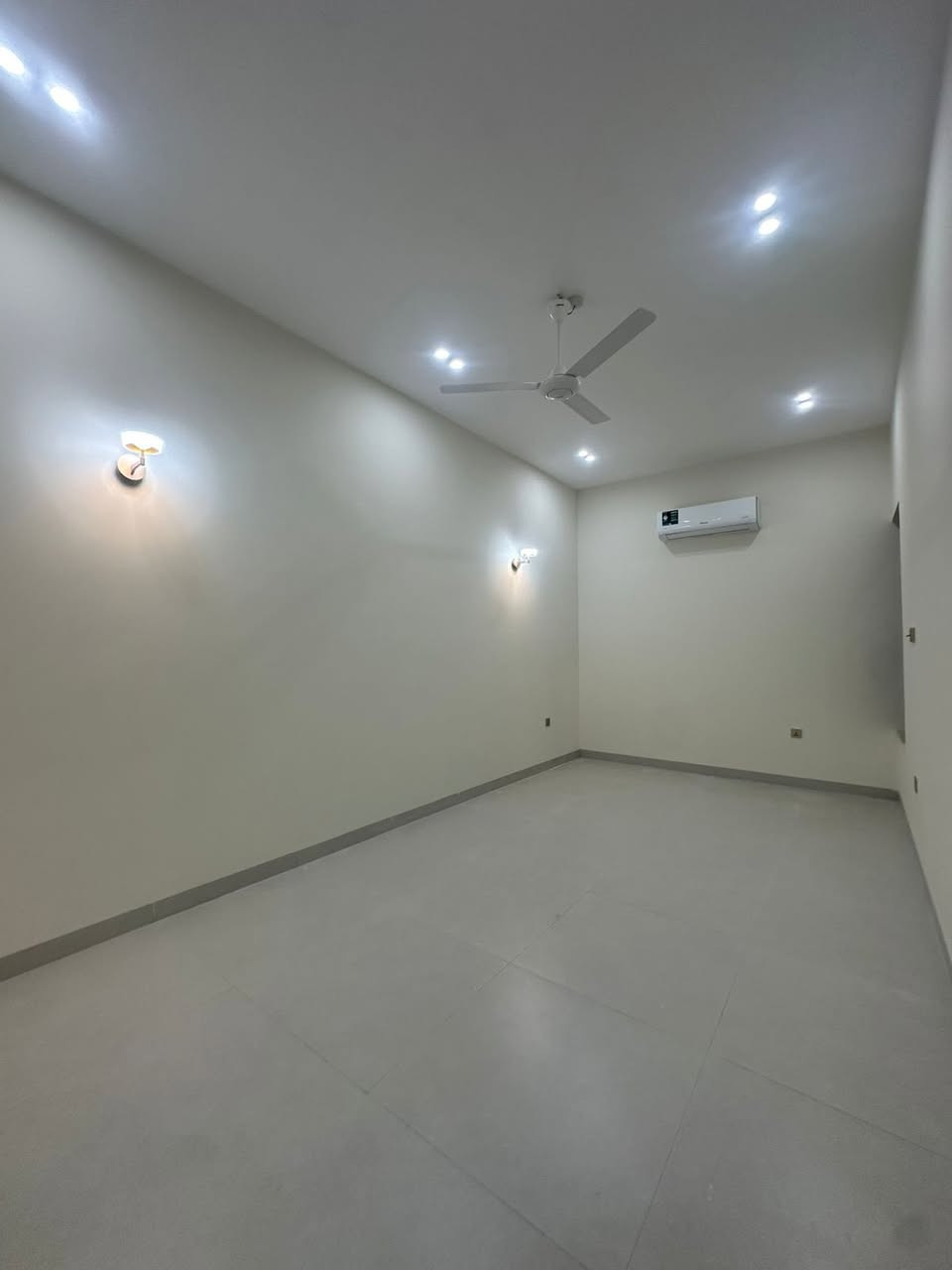 شقق للإيجار – زيونة 712

فرصة مميزة للسكن في موقع هادئ وقريب من جميع الخدمات 👌

🔹 الطابق الأرضي
 • غرفتا نوم
 • صالة
 • مطبخ
 • خدمات
 • مؤثث (مطبخ + سبالت)

🔹 الطابق الأول
 • غرفتا نوم
 • صالة
 • مطبخ
 • خدمات
 • مؤثث (مطبخ + سبالت)

🔹 الطابق الثاني
 • غرفتا نوم
 • صالة
 • مطبخ
 • خدمات
 • مؤثث (مطبخ + سبالت)

📍 الشقق جاهزة للسكن
📍 مناسبة للعوائل

📞 للاستفسار والتفاصيل:
 ***********– مهندس علي
*********** – عبدالله

شركة نخبة المهندسين
