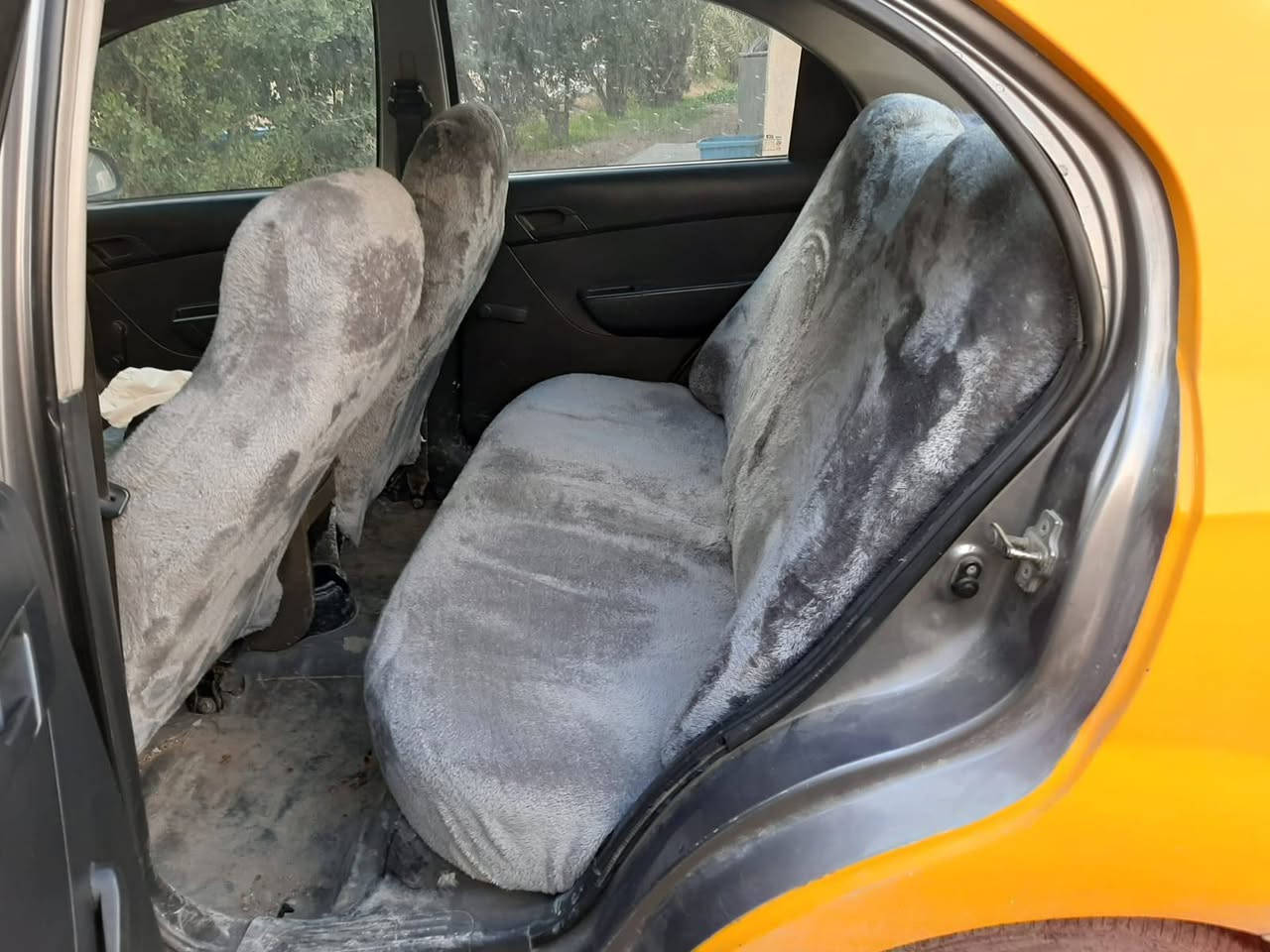 افيو خليجي موديل ٢٠٠٩ بدون ضربه كير مكينه جدد كهربايات كوله شغاله تبريد تدفئه لزكه مال بانزين كامله سياره مناقصه شي 
سنويه ساقطه رقمه ديالى مميز وعلى هيئه ٣٠٠ الف هيئه مو عليه ٤٢ قفل اذا هيئه عليه ٤٥ مكاني ديالى خانقين تحياتي لك ***********
