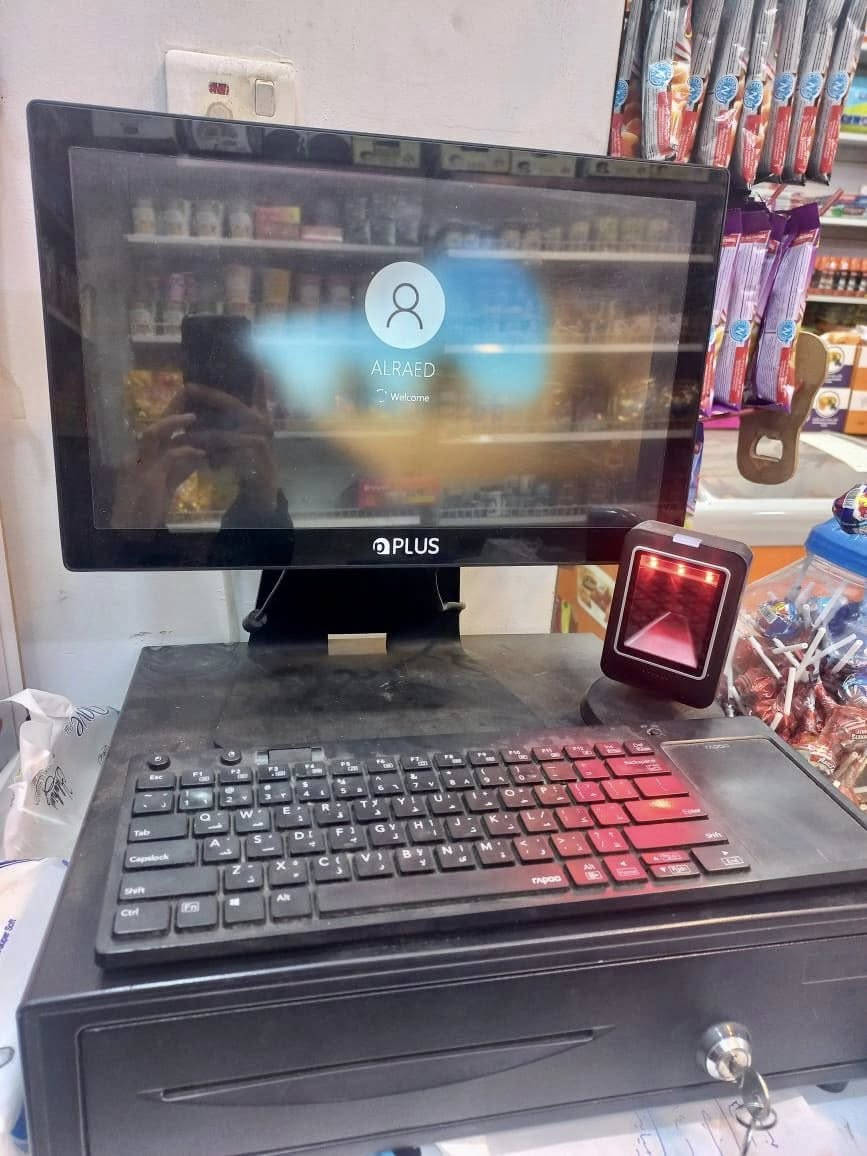 السلام عليكم متوفر جهاز كاشير للبيع متكون من ( شاشه لمس + كيبورد وماوس + طابع فاتورة + طابع باركود + جرار فلوس + قارى باركود ) من شركة الرائد الجهاز نظيف أخو الجديد مابي اي مشكلة
☎️للتواصـل الاتصـال او واتسـاب  : ***********
