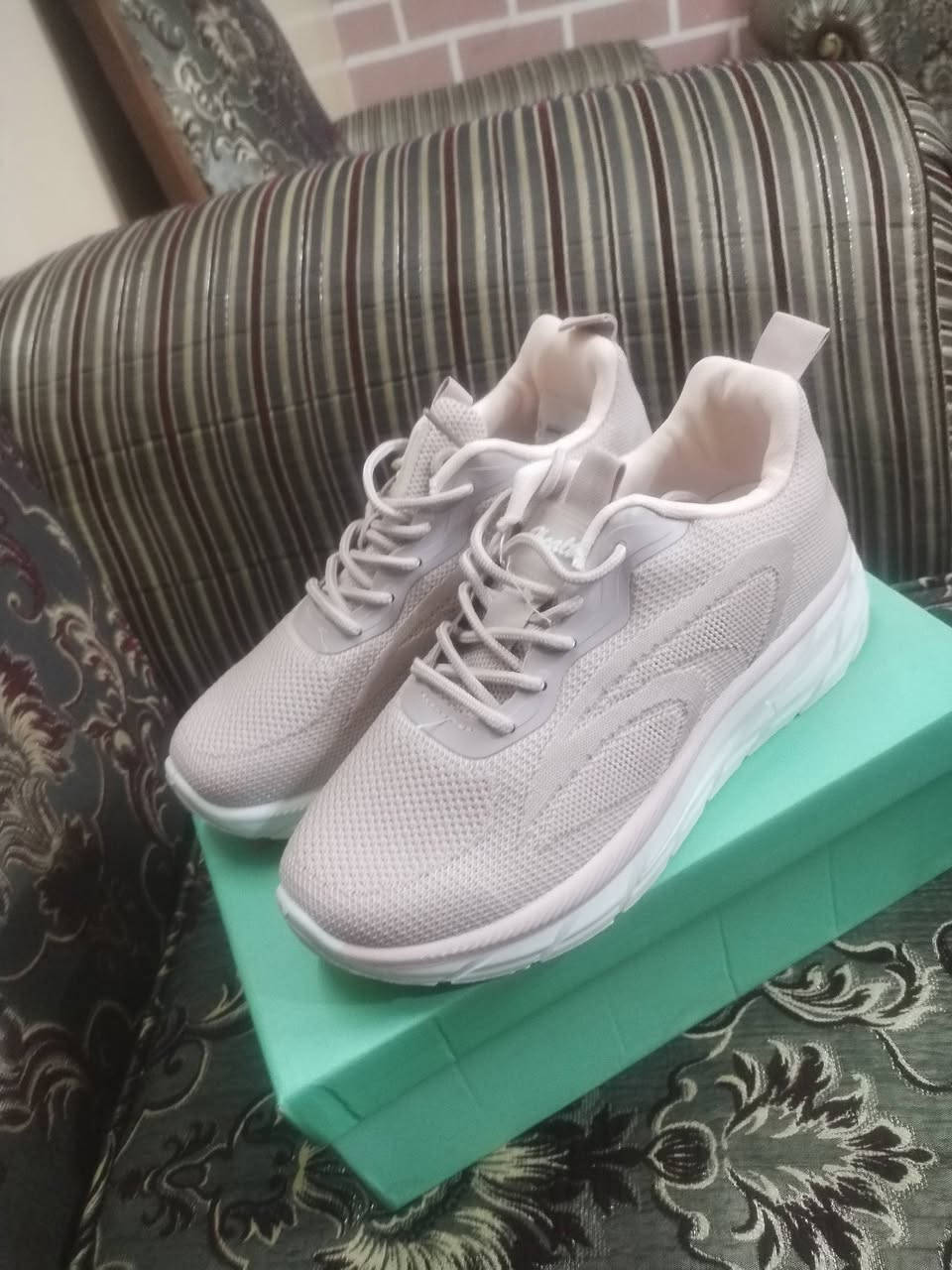 سلام عليكم ورحمة الله وبركاتة
عرض خاص احذي للبيع رجالي ونسائي للتواصل على الرقم *********** يوجد توصيل كركوك فقط السعر ٨٠٠٠ الف دينا فقط
