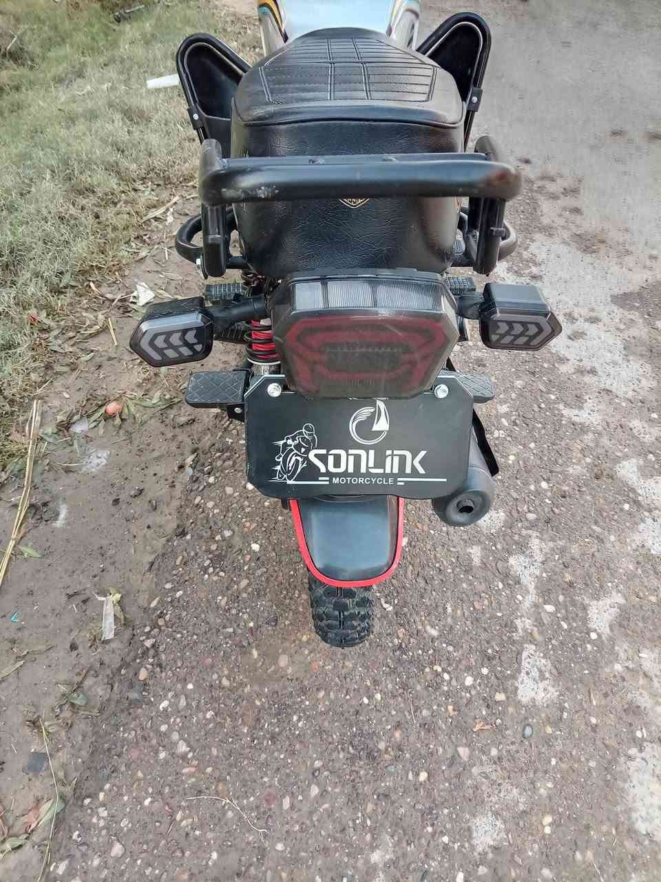 السلام عليكم للبيع دراجه ستيفان سولنك موديل 2024 شكل 25 دشبول أيباد محرك 200cc محرك ظاغطه وزنجيل دراجه جديده محرك مكفول كهربائيات كله شغاله مابيه أي نقص بس طعجه صغيره با تانكي الباقي كفاله عامه بصمه تشغيل عن بعد جنطه ودرع هورن سيدان أوراق اصوليه كارتونيه ومنفيس مامكمركه بدون كمرك ماتترقم السعر 825 وبين مجال حك الجيه المكان بغداد المدائن سلمان باك الاستفسار أكثر الاتصال على الرقم *********** ولي ماعاجبه السعر لا يعلق ويكسر بحلال العالم
