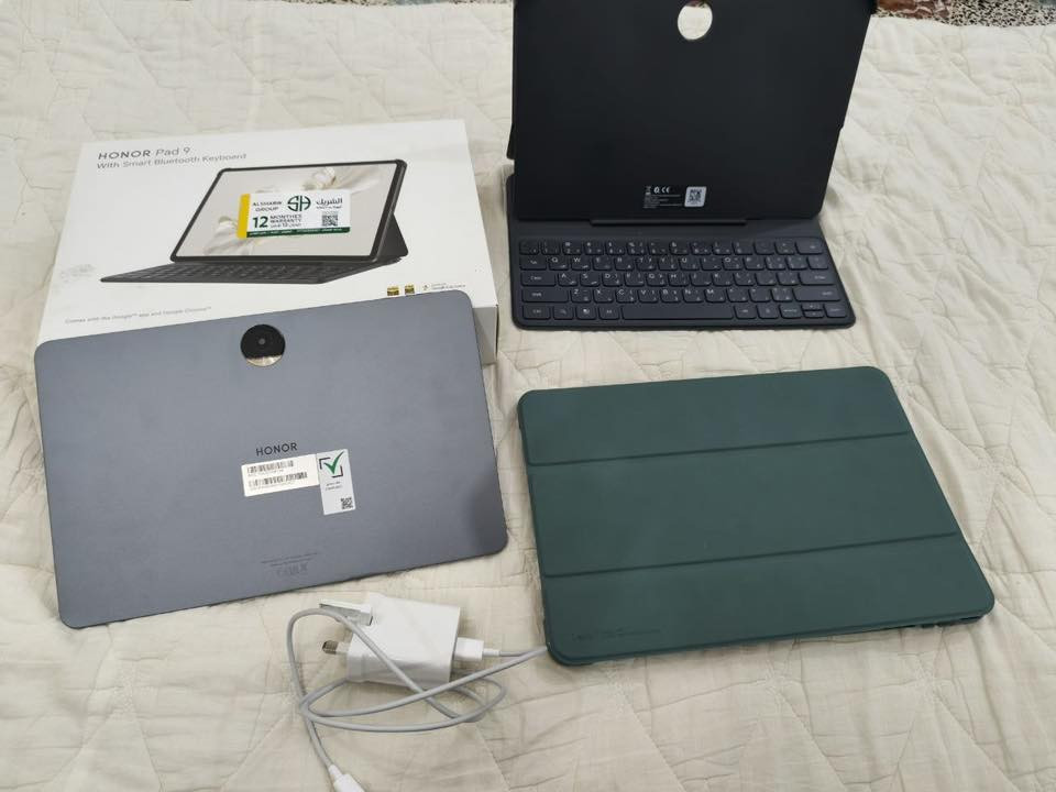 سلام عليكم ايباد هونر باد 9 مستعمل قليل جداً نظافه 100% ملحقاته كامل مع الكارتون (شاحن + كيبورد ) وكفر اضافي مكاني نجف للتواصل واتساب ***********

