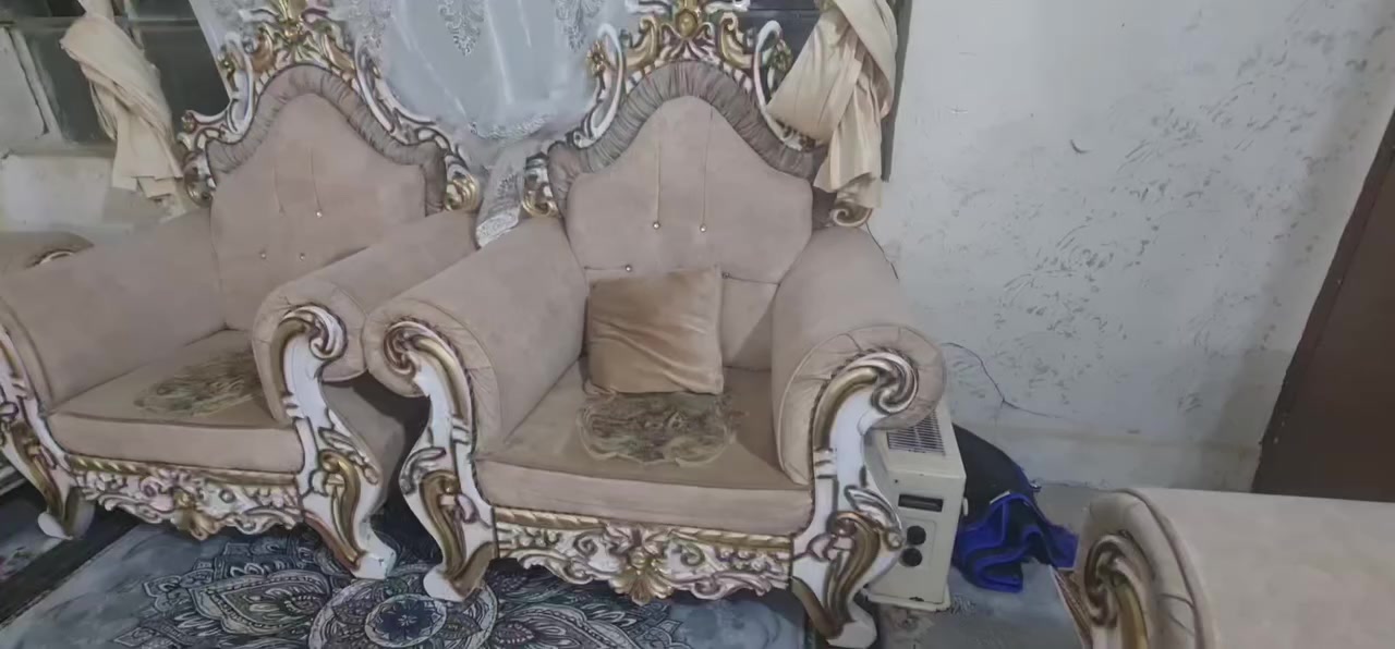 تخم 20 مقعد نظيف 
مع 5 طبلات طبلة كبيرة و4 صغار 
السعر 750 الف وبي مجال للشراي
المكان كربلاء حي الاسرة 
الاتصال***********
