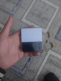 زي فلب 4  ذاكره 256 رام 8 جهاز على وضع الوكاله  اقبل مراوس بايفون ١٣او...