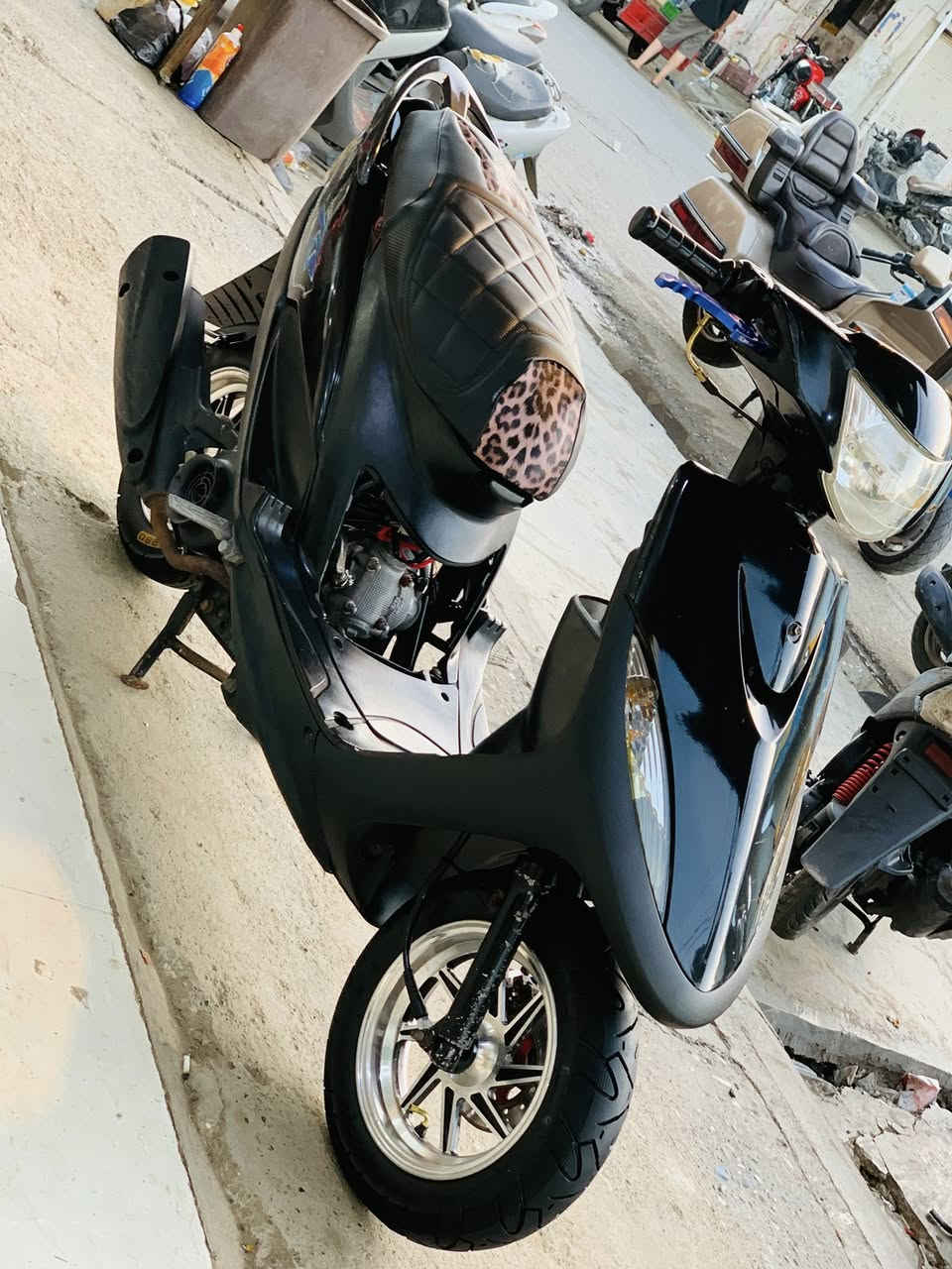 ماكس عدله للبيع
دراجه سلف كهربايات 
كله شغال دراجه جاهزه 
بوشه 49 بلادي 
شلعه معدل فول السعر 600
الستفسار ***********
