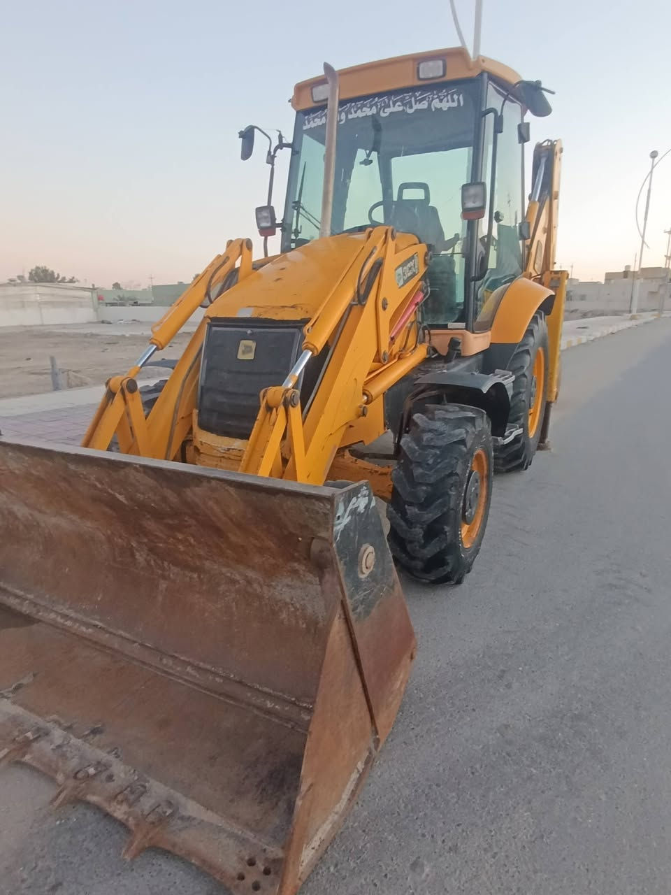 للبيع جي سي بي موديل 2006 كير عادي تبريد بلاد مكينه جديده حيل وخير من الله مكاني ب ناصريه هاتف ***********
