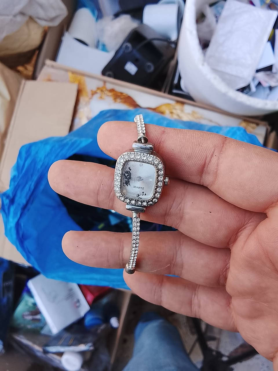 ساعة نسائية  باله طلاء فضه أعلى سعر ابيعها


**إذا كنت صاحب هذا الإعلان وتريد حذفه لأي سبب، رجاءا أرسل رسالة إلى الدعم الفني**