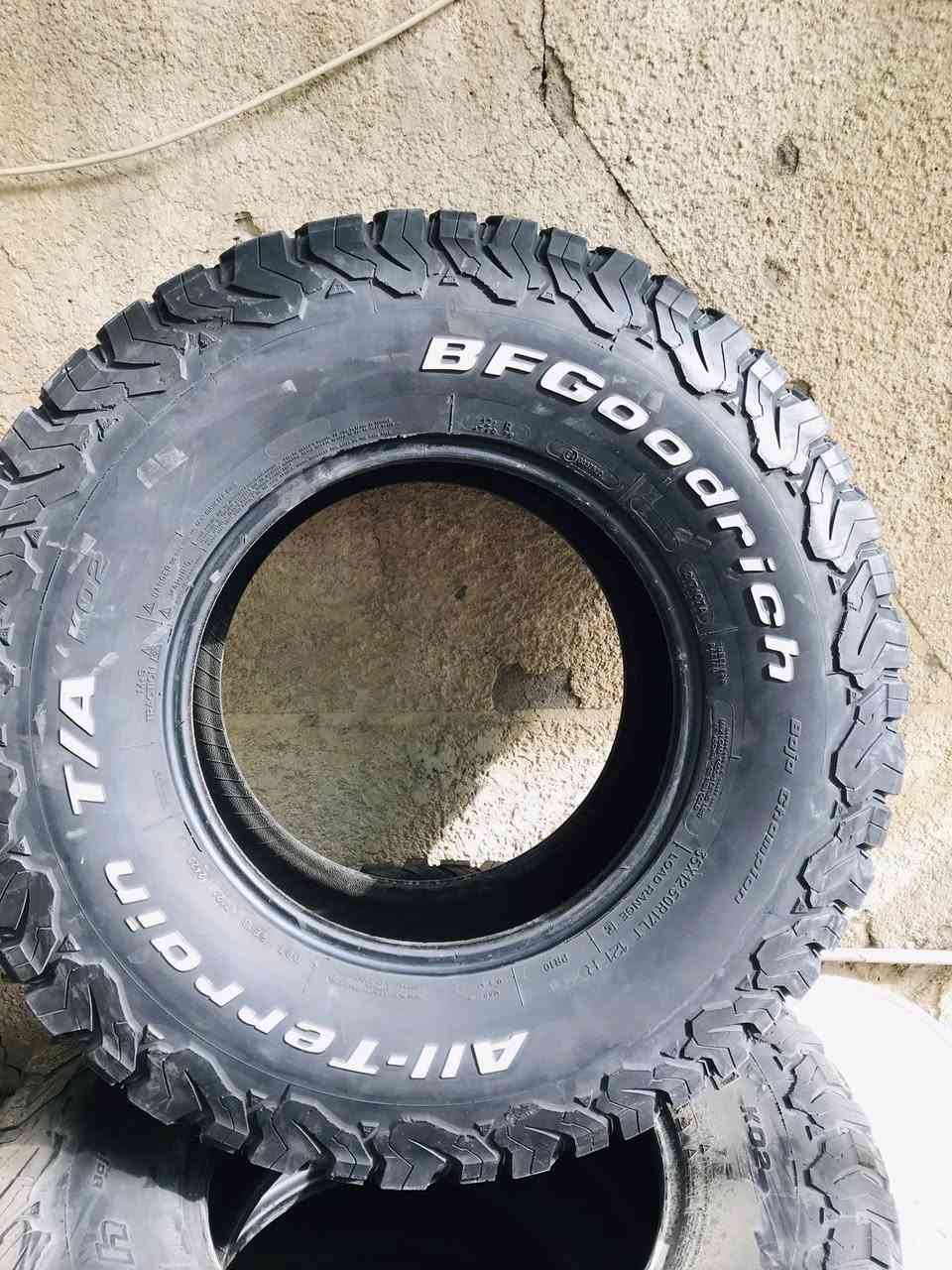 تايرات صناعه امريكي 3قطع نظافه ٩٠ بالميه قياس ١٧ على ٣٥ على ١٢.٥ السعر 200الف قفل مكاني بغداد ***********
