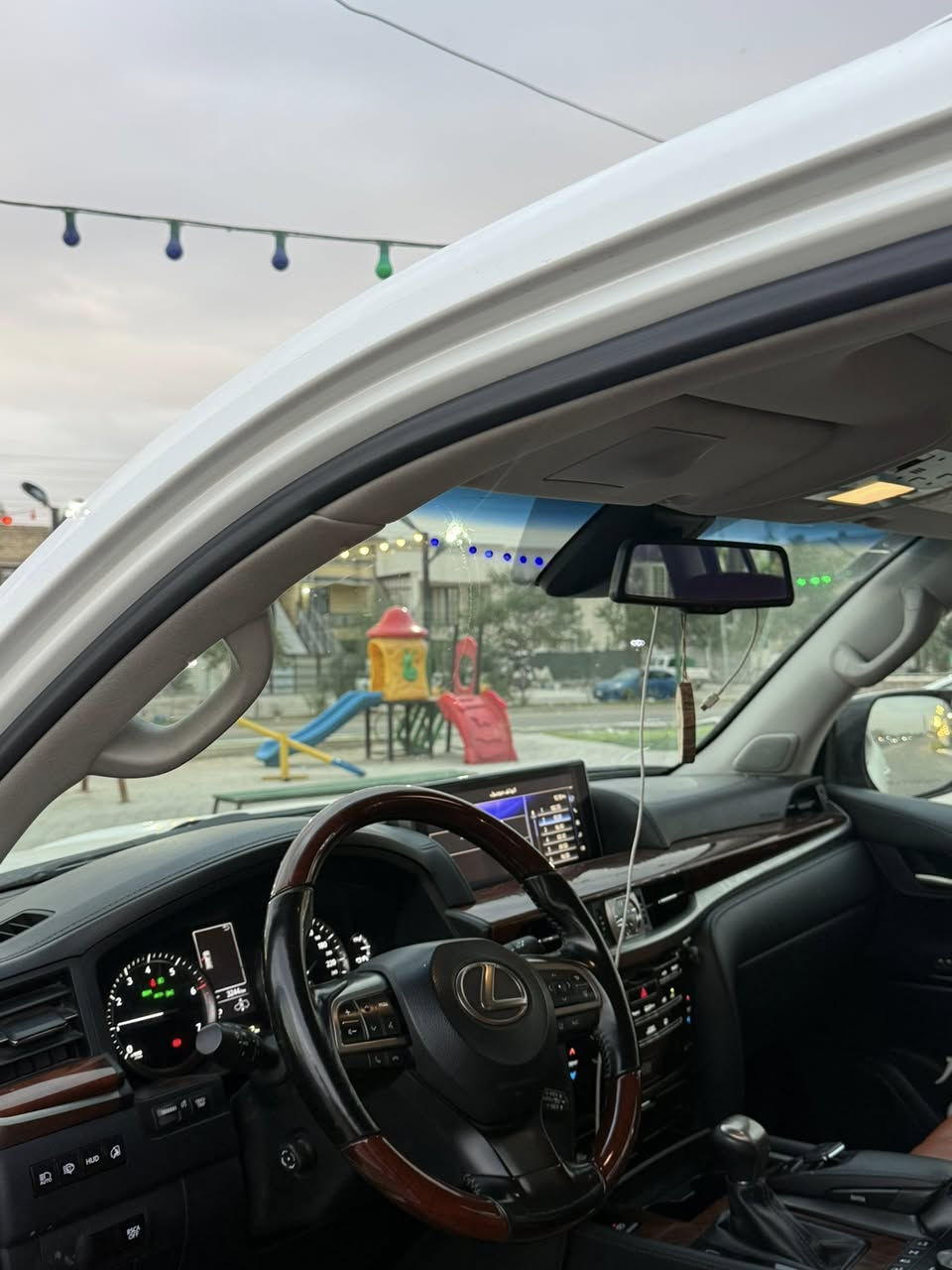 السلام عليكم لكزز SUPER SPORT للبيع 2021
السياره بيه بارد الجاملغ المامي والباقي مكفول
رقم بغداد ب اسمي السياره 
محرك 8 سلندر 5.7 
ماشيه 62.402km
المواصفات :
1.رادارات 
2.فتحه 
3.كامرات 
4.شاشات بلادي 
5.زنون عالي وناصي وعدسه متحركه كهرباء 
6.كشنات تدفئه تبريد 
7.تشغيل ع بعد 
8.جنطه كهرباء 
9.بيبان شفط 
وبعد هواي مواصفات 
السعر 7دفاتر و75ورقة  وبيها مجال 
مكان السياره بغداد حي الجهاد
للاستفسار: ***********
