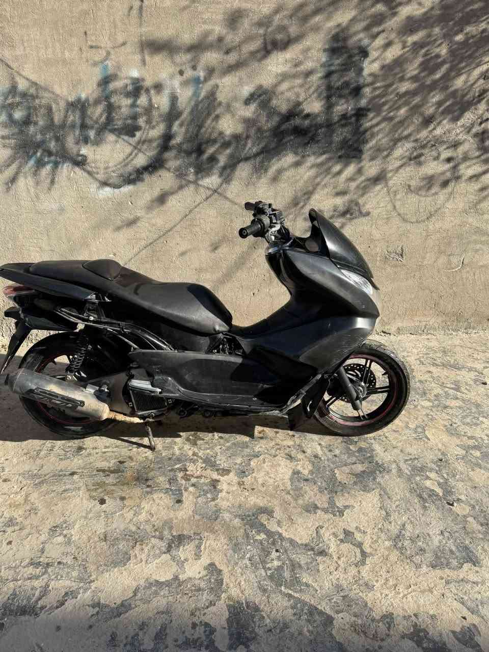 سلام عليكم بي سي اكس جيل اول للبيع الدراجة ما نقصة شي نكرة بكل وكت الدرجة مجفته تجفيت درجة اولى شرط غراضة كلة مال وكالة سعر 750 الف وبيه مجال للطيبين ملاحظة كفرات الدراجة موجودة الرقم ***********
