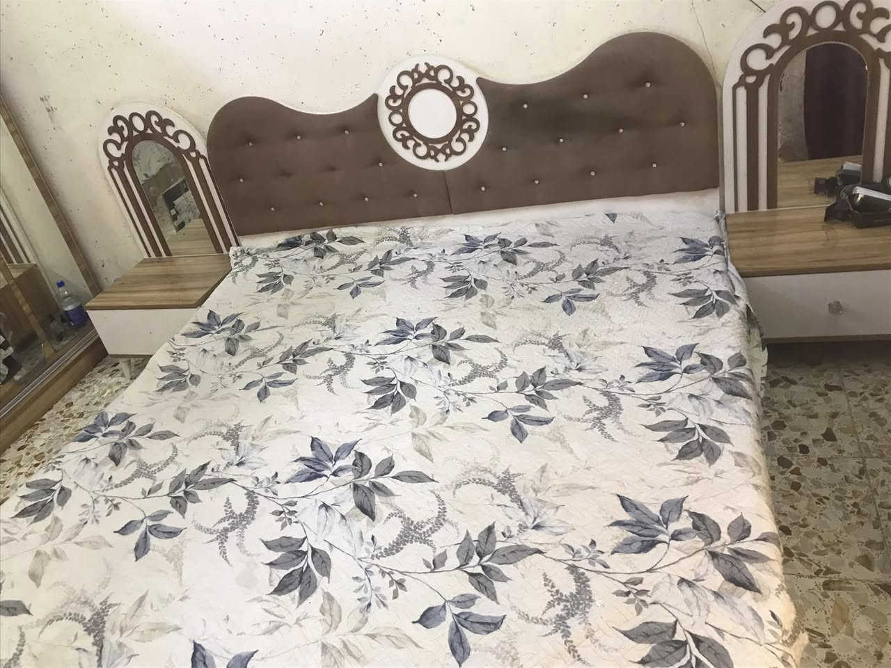 السلام عليكم غرفه تركيه للبيع +دوشك السعر ٣٥٠ الف العنوان بغداد الشعب اتصال ☎️ ***********
