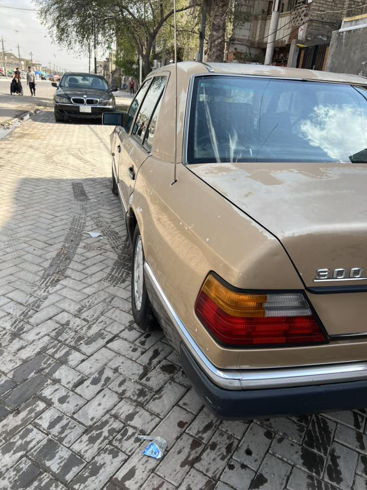 سلام عليكم مارسدس دب مديل ٨٧ بسمي سياره حيل نضيفه متعوب عليهه مكينه كير بلاد صدر قواعد بلاد  مكفوله من ضربه تخم تاير كهربايات كلهه شغاله ما بيه نقص  سعر ٥٣ وبيه مجال بصيط سكن حي اور شراي يتصل ***********
