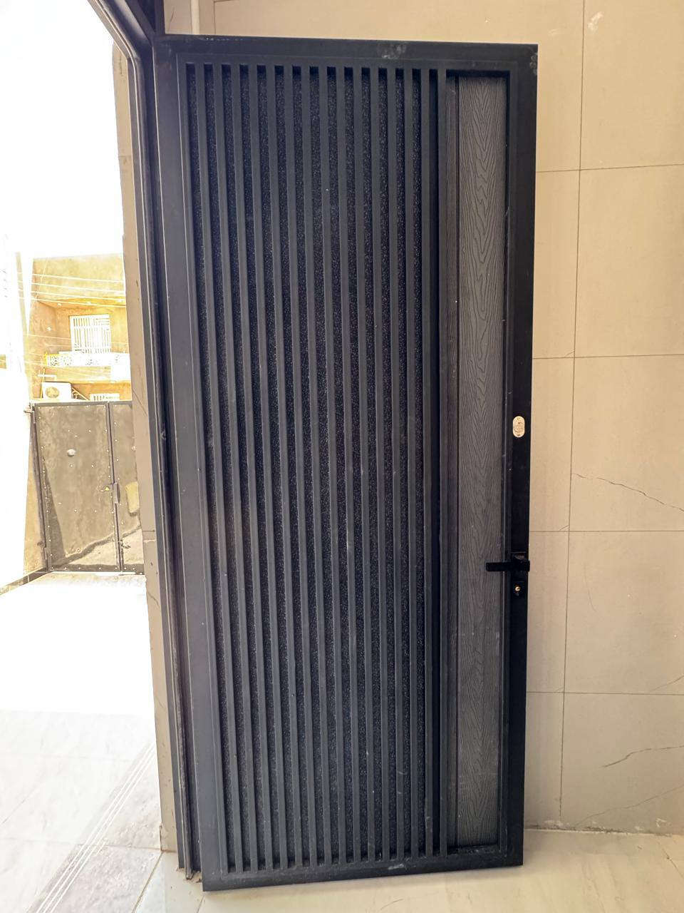 ورشة حدادة مرتضى الحسيناوي 
مستعدون لعمل  الابواب والشبابيك  وبتصاميم هندسية حديثه عمل جميع نقشات  ال cnc والمحجرات وسقائف البواب القاصه بنضام ربل مانع اتربه 
 كي سبان
  والكرفانات والجملونات وكافة اعمال الحداده.. مستعدون للعمل مع دوائر الدوله.  يوجد جميع مقاطع سل ستيل عمل جميع عمال سل ستيل
العنوان :السريع قرب تقاطع سوق الشيوخ  مقابيل مجمع سكني نور الناضر من جهته زعيلات
@إشارة @إشارة رقم الهاتف ***********
