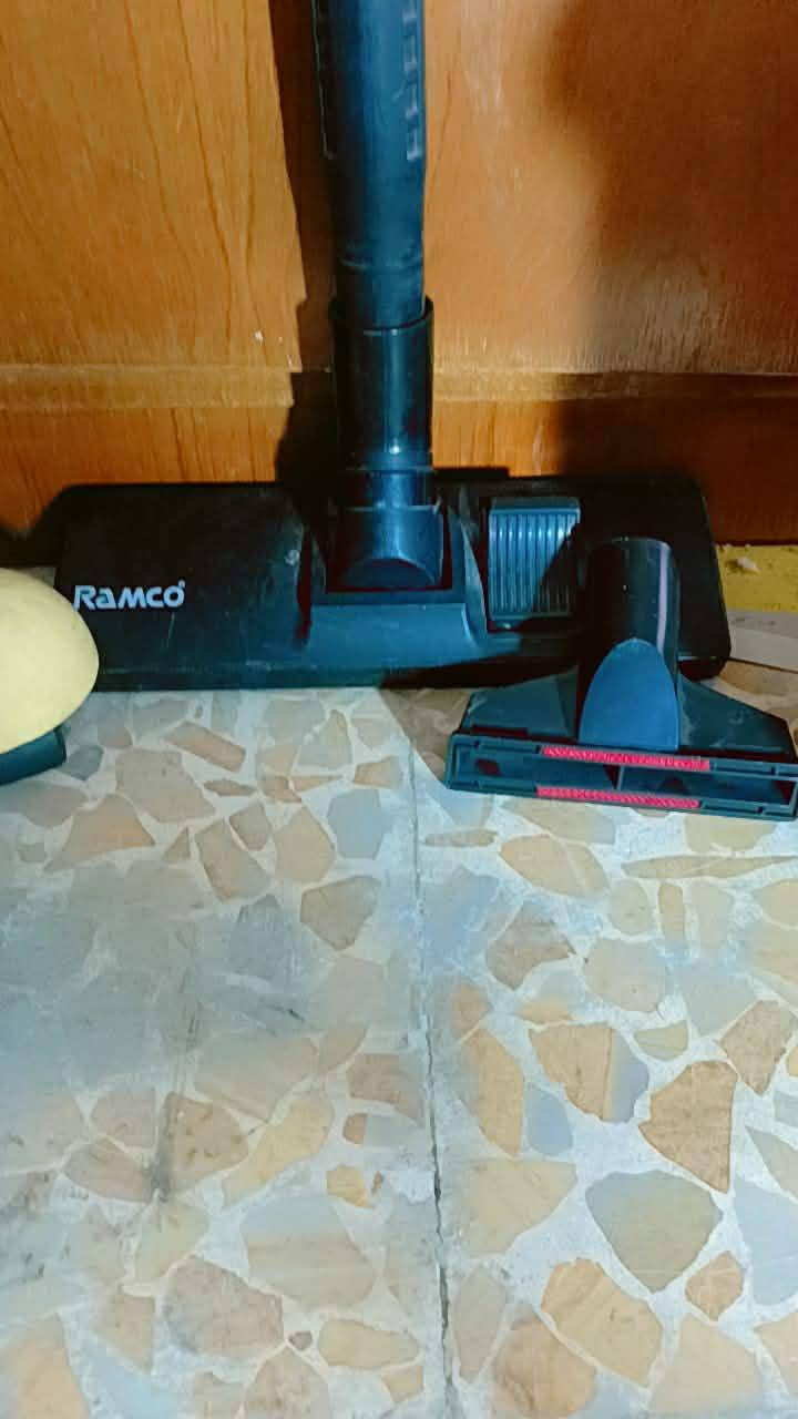 للبيع الميز سعرو45 وبي مجال  المكناسه30 وبي مجال. للسفسار العنوان حي السماح رقم الهاتف 0770 415 3371
