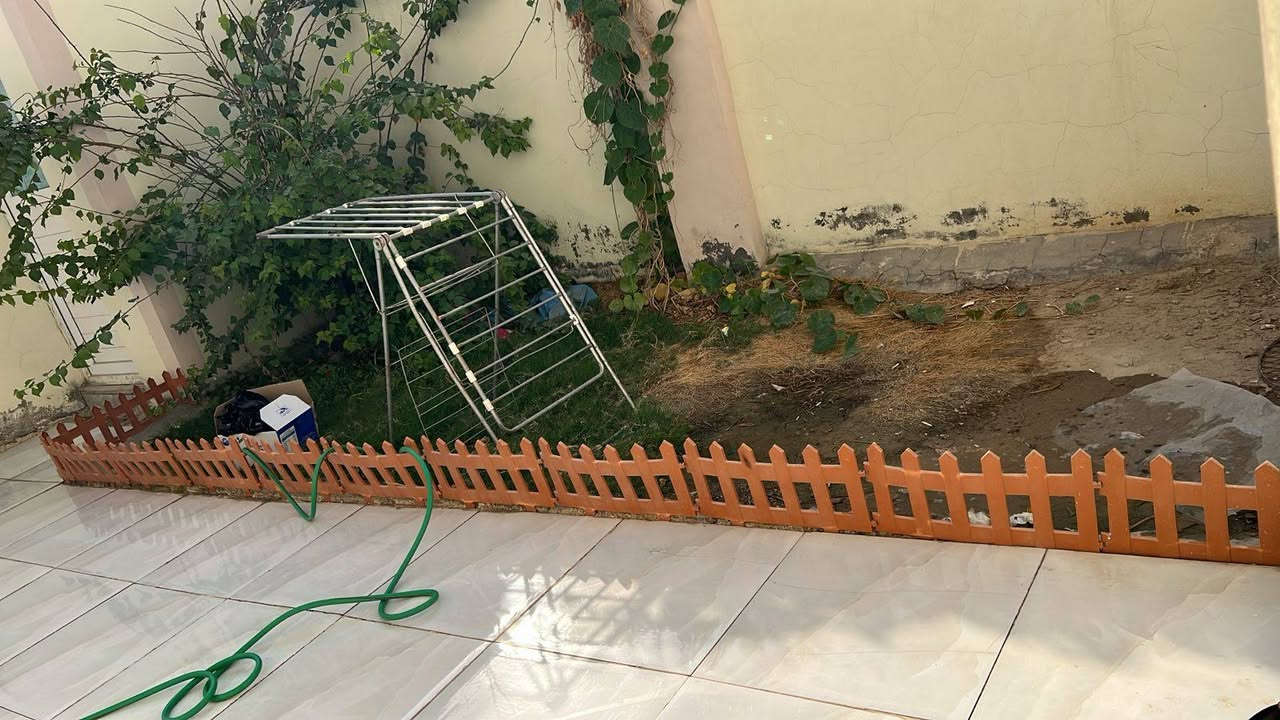 سلام عليكم بيت للبيع بشارع الشفلات مقابيل جامع الرسول الاعضم المساحه 100م غرفه وصاله ومطبخ وتخاريج الاساس صب كونكريت البناء طابوك والسقف صب كونكريت السعر 35 وبي مجال بصيط الاستفسار علخاص او علرقم ***********
