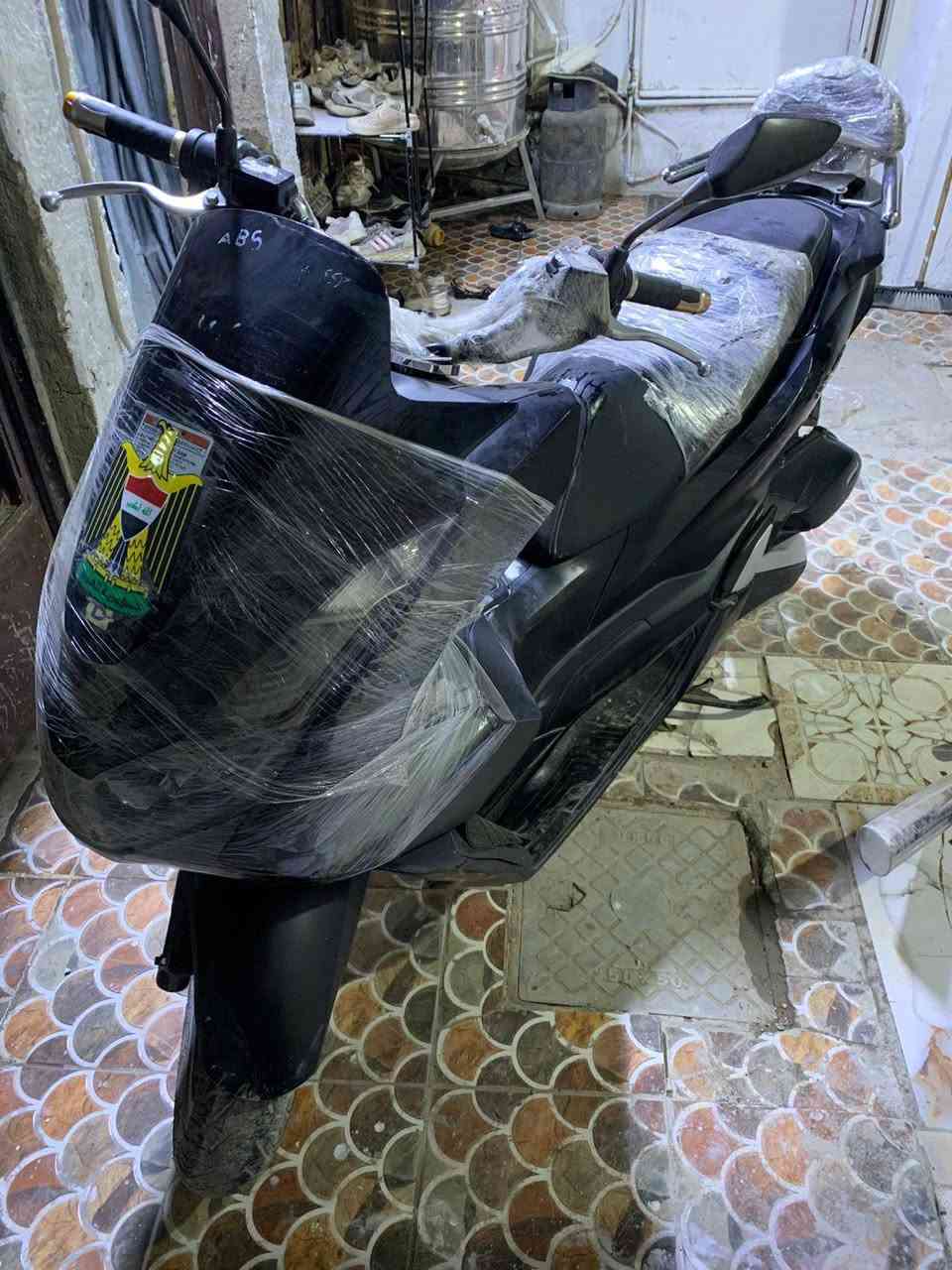 السلام عليكم دراجة للبيع PCX
جيل رابع كوري لون اسود طافي دراجة نظيفة كلش
مكينة مكفولة من فتح ونضوح وتبخير دراجة كاملة 
ماعدة دشبول طافي دخل مي وحترك فقط دشبول 
السعر  14 ونص وبيهه مجال بسيط مكان بغداد بلديات‎0774 641 4644
