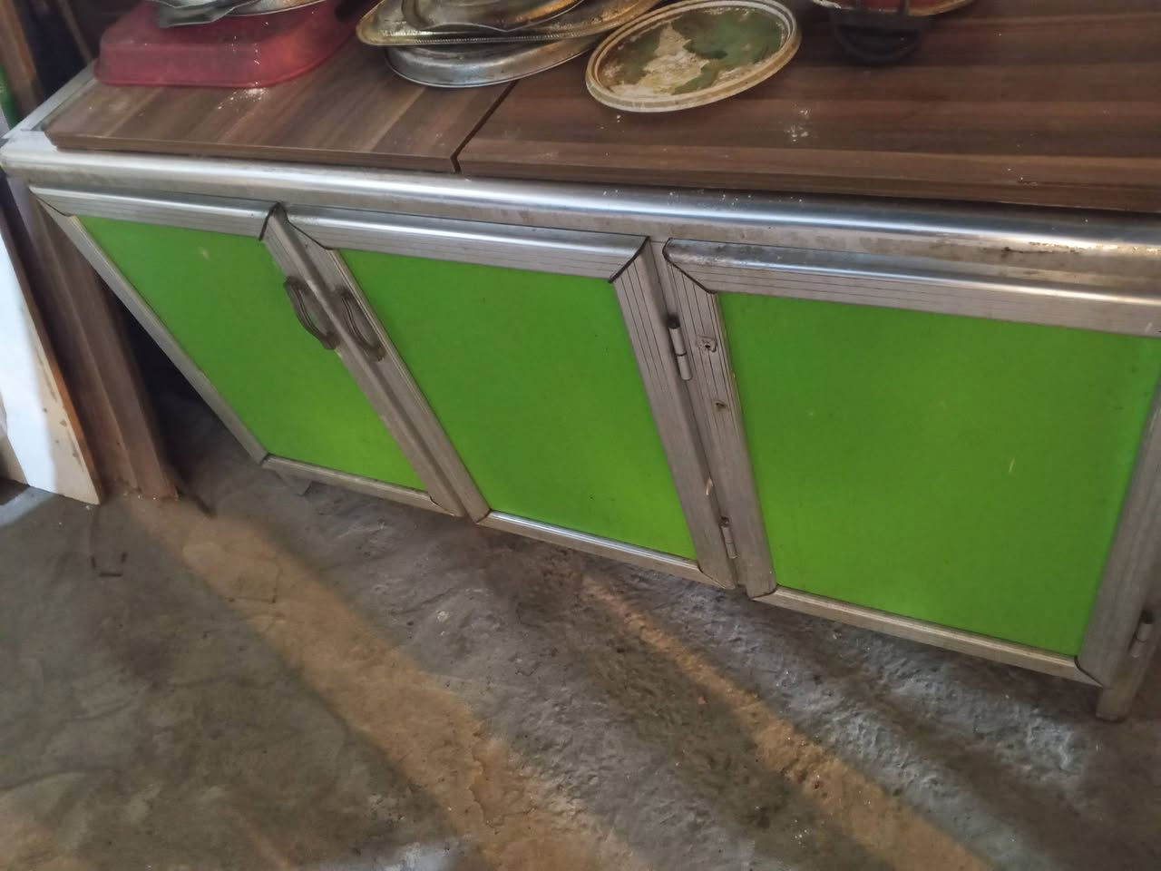 سلام عليكم غراض مطعم للبيع المكان مدينة الصدر قطاع 79 الرقم ***********
