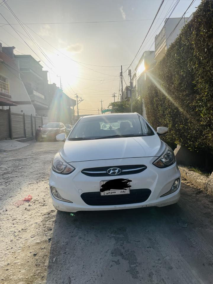 اكسنت ٢٠١٦ خليجي
السلام عليكم

السيارة مشروع وطني يعني تكدر تحولهة باي دائرة 

بدون حادث

مواصفات: 

مكينة ١٦٠٠ 
تحكم و اشارات بالمري 
فتحة سقف 
شاشة
نظام ايكو
تحكمات ستيرن
كامرة خلفية

السيارة طخاتهة واضحة بالصور و ماشية ١٣٦ الف

السعر ١٠٥ ورقة  

العنوان بغداد الدورة

***********
