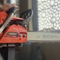 منشار   يستخدم لتقطيع الاشجار المزلي والحدائق يعمل ع البانزين  اخو الج...