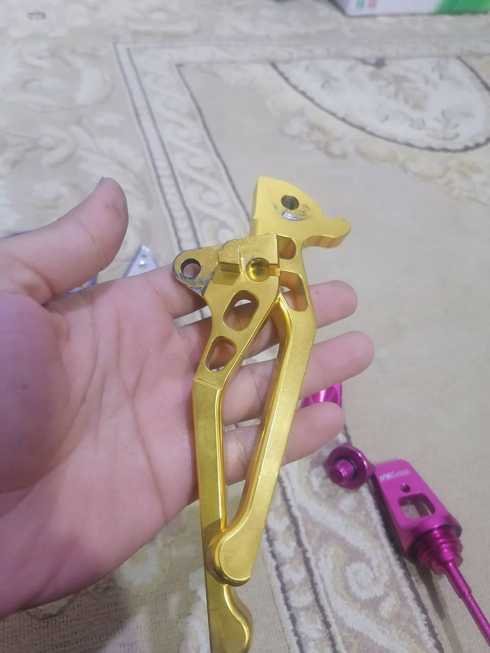 السلام عليكم شباب اخواني كله تزويد جديد كوانزو المقلد اسعار مناسبه
القطر دهن 5الف
القطره الاكسل 5
قبق فلاوين 15 الف 
يدات بريك 5الف
تعلاوه دبل 5الف
قبق شاصي 5 الف
عضمه مال سرعه 5 الف
تعلاكه ارجي اس 10 الف

اذا تريد شلعه احسبهم الك ارخص 

توصيل موجود رقمي واتساب ***********
