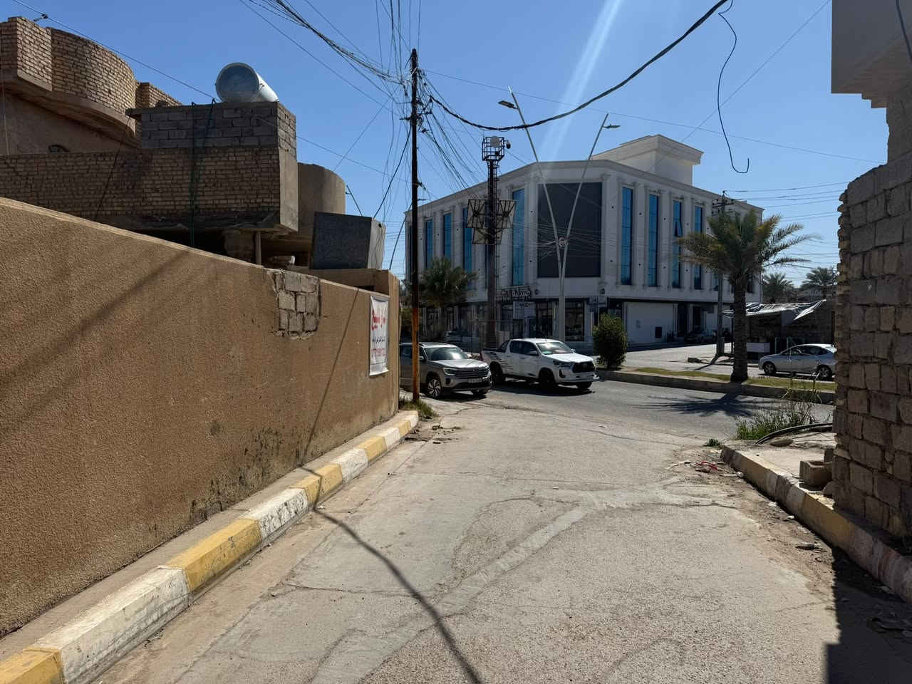 دار ركن للبيع 
الفلوجه / حي الجولان
المساحة 480 م
طابقين 
تجاري 
واجهة على الشارع التجاري 16 م
يقع على ثلاث شوارع
للتواصل (*********** )
