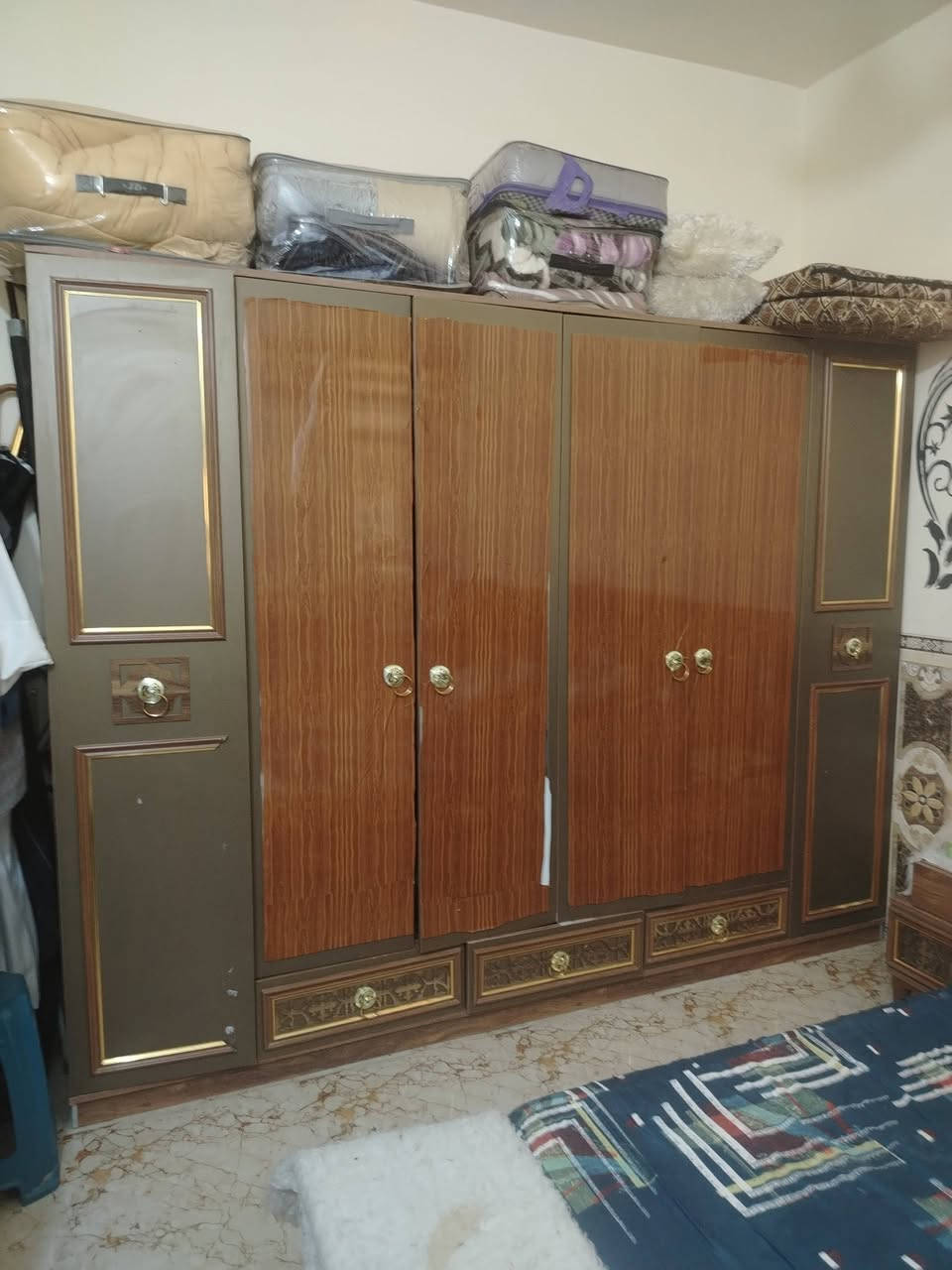السلام عليكم مكلف بالنشر غرفه للبيع بدون تخت ودوشك ب300المكان تكريت الديوم ***********
