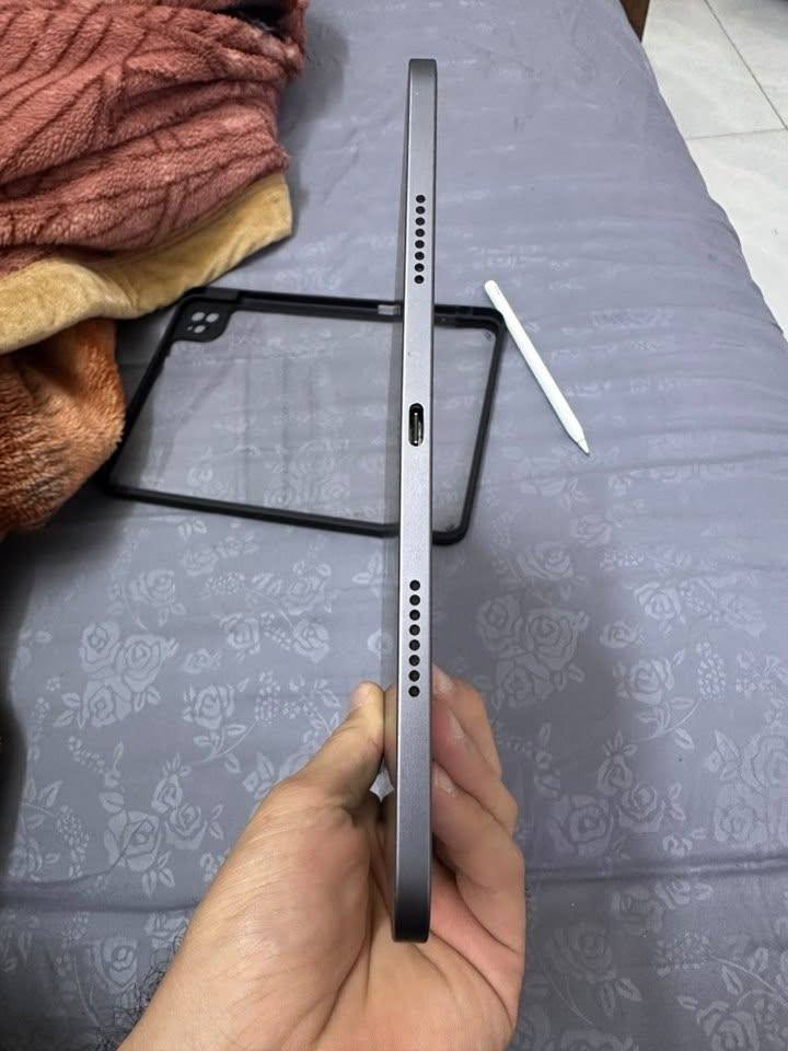 📱 للبيع iPad pro M2 (11-inch)
✅ السعة: 256GB

✅ الحجم: 11 إنج

✅ المعالج: Apple M2

✅ صحة البطارية: 88%

✅ النظافة: 95%

✅السعر 780 الف وقابل لتفاوض

الجهاز نظيف جداً،  بدون تصليح او تبديل اي قطعه.

مناسب للدراسة، الرسم، الشغل، والألعاب.

📩 للاستفسار أو السعر، راسلني على الخاص.

☎️***********
