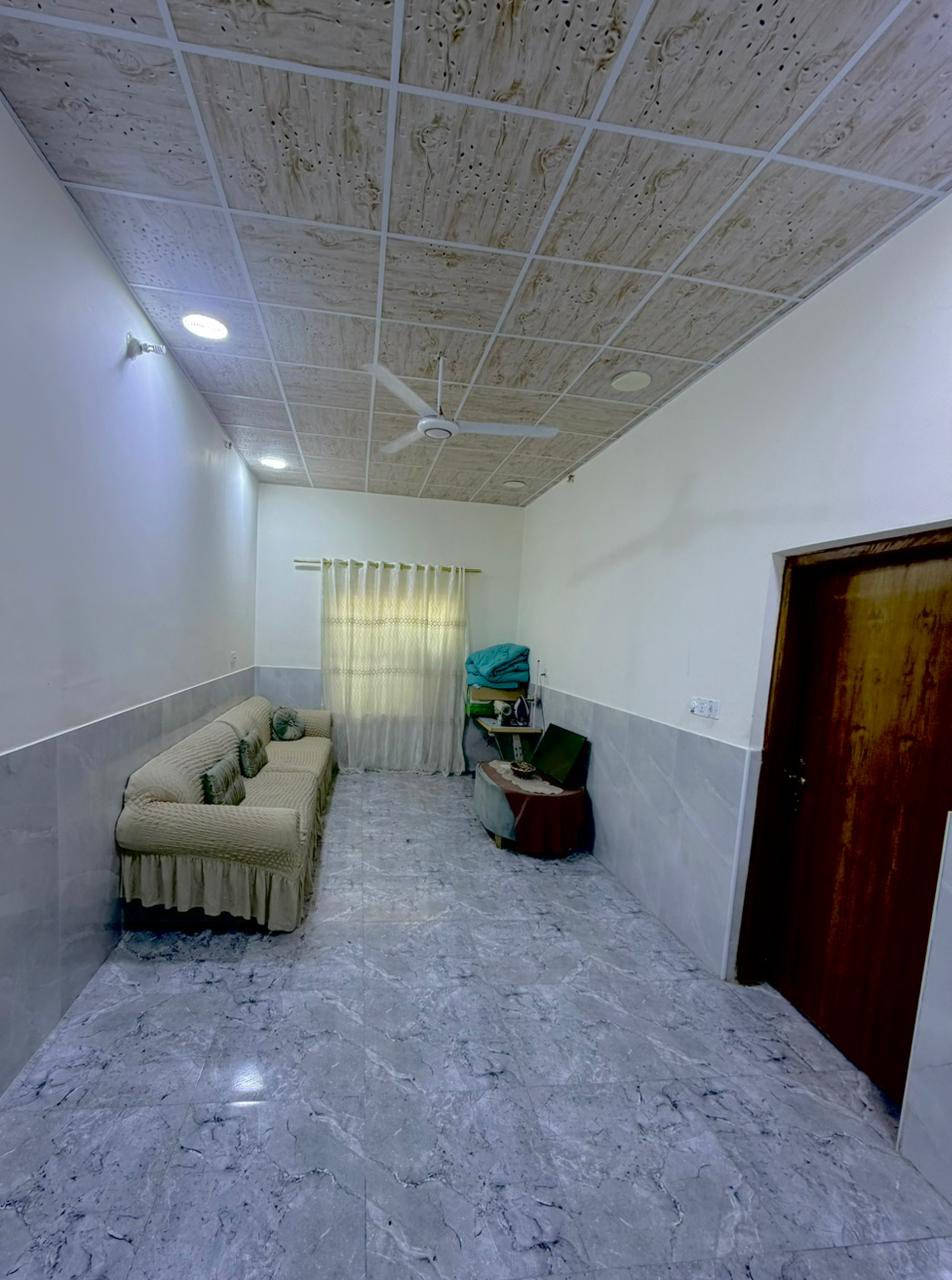 متوفر دار سكن القبله حي الرشيد مساحة 240متر ركن ثلاث طوابق  بناء  طابوق بالكامل الطابق الأول غرفه منام   صاله مطبخ حار بارد ديوانيه كراج صحيات 
الطابق الثاني 
3منام صاله مع صحيات 
الطابق الثالث 
غرفتين صاله مع صحيات 
السعر 275قابل للتفاوض 
للاستفسار مراجعة مكتب عقارات الرواد 
أو الاتصال على الرقم ***********
