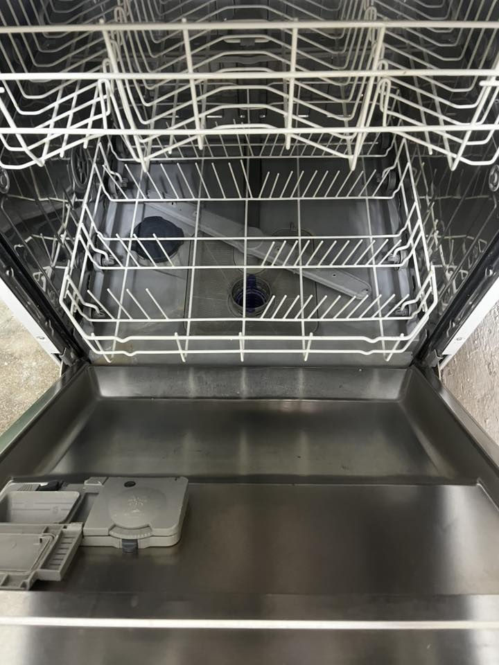 غسالة مواعين ماركة بيكو كلش نظيف وشغال والسعر كلش مناسب للاستفسار  ***********
