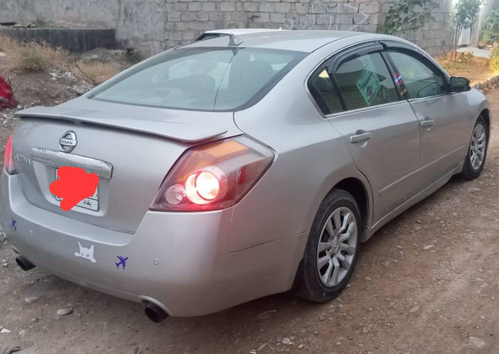 السلام وعليكم ورحمة الله وبركاته سياره للبيع او مراوس نيسان التيما رقم بغداد الماني موديل 2008 مصبوغه عام ضررهه جاملغ امامي اليمين كير ومحرك كامري ابو الكف جديد السعر 60 وبيها مجال واي استفسار خاص او اتصل عل الرقم ***********
