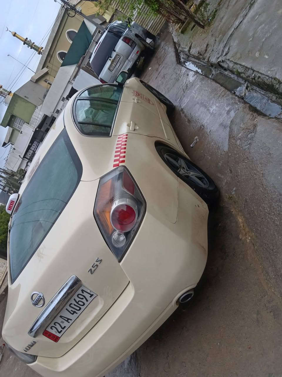 بەناوی خوایی گەورە میهرەبان 
ئالتیما تەکسی مۆدیل ٢٠١٢ گیر عادی دوو جیگایی سبوغە،پێش و پشتی کەپسە  گیرو مەکینەو تەقەو رەقەو دارو بەردی بەشەرتە سەیارەکە ماشاللەی دەویت لە جوانی یەک دەست بووە سەنەویی تا ٢٠٢٧ تازەیە سەیارە بیانوو برە نرخیشی داوایی ٩٨ گەلا و  محامەلەیی لئ دەکەین بۆ زانیاری زیاتر ئەوە رەقەمی ساحیبیتی :*********** أربيل, العراق
