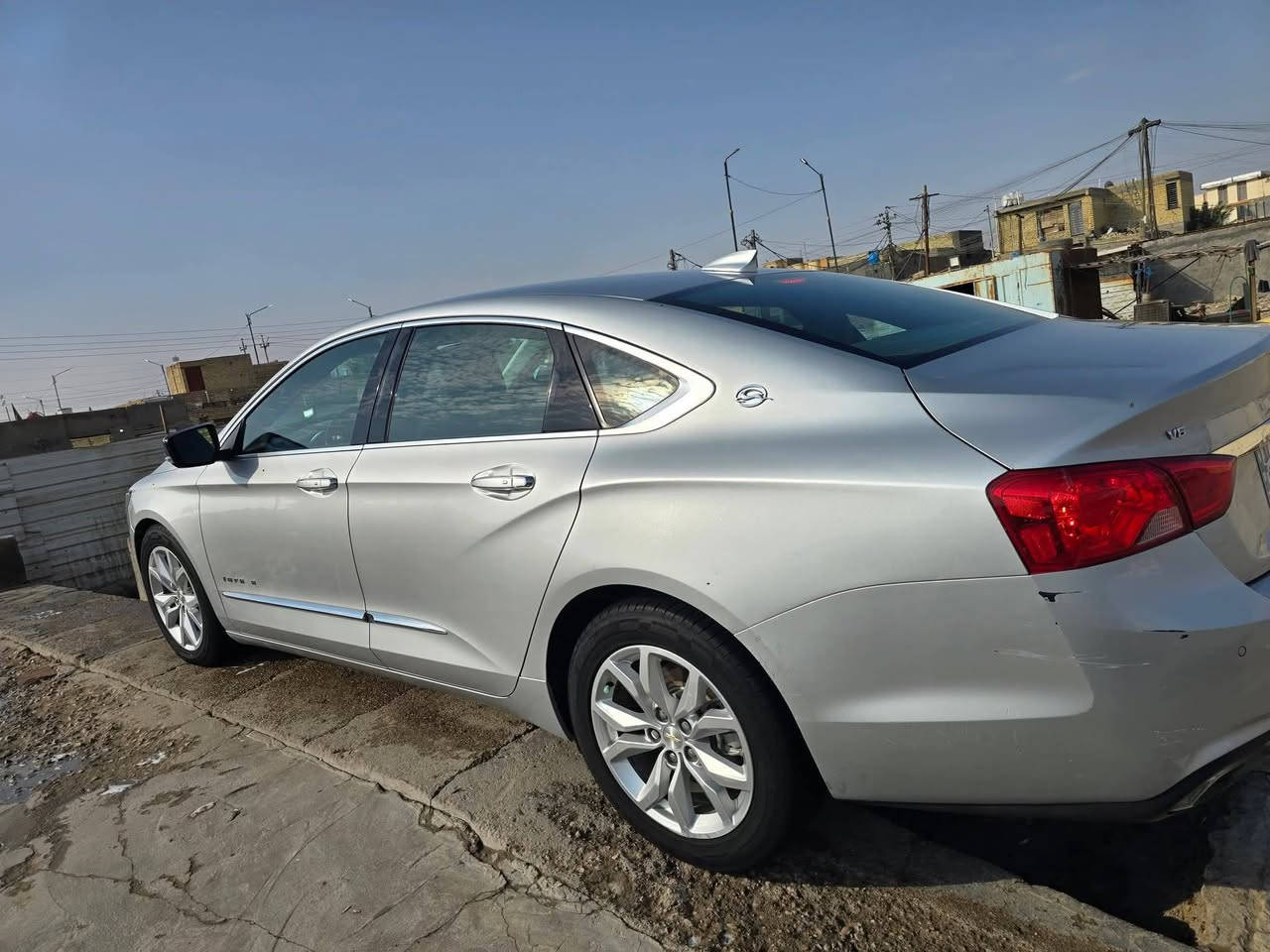 السلام عليكم  امبالا للبيع مديل 2018 بريمر
محرك 6/ 3600
رقمة سيارة مثنى 
سيارة جديد ماناقصة كلشي سيارة حادثة سطحي بدون ايرباك  وتبديل  بيبان نفس الون مابية صبع غير ٣ أصابع بداير جامعلغ الخلفي ماشرلك علية بصورة  
رقم تلفون *********** ملاحظة بجم كبس الشركة
