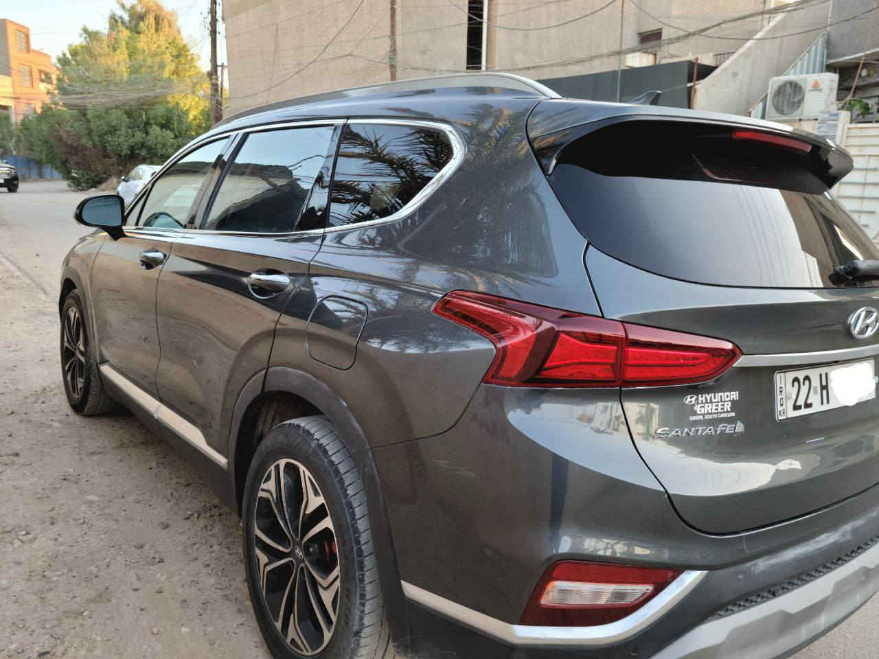 السلام عليكم
للبيع سنتافي 2019 vip. اربيل الدولي  وارد امريكي
كامل مواصفات VIP
مكينه ٤ سلندر
بانوراما 5 راكب
بصمه تشغيل مع بصمة ابواب عدد  4 

نضام دفع Htrac دفع رباعي ذكي  
كامرات 360  ( 5 كاميرات محيطية) 
صندوق كهرباء 
شحن وايرليس مع داتاشو رقمي
مقاعد اماميه خلفيه تحكم كهرباء مع تدفىء وتبريد مقاعد امامي مع تدفئة الستيرن
كشنات جلد ماروني واسود
مري شفط مع فتح وغلق السياره مع اضاء في المري والبوب مخفي 
اضويه زنون عالي ناصي مع الاضاءة الداخليه LED
مداخل Type-c و USB 
وضعيات قياده  
Normal sport  smart 
هاند بريك كهرباء مع نظام نزول منحدرات وحساسات خلفيه اماميه مع شحن وايرلس
تخم تاير حجم ١٩ + صدر جديد + بطاريه 
كير ومحرك جديد.
ضرر دعاميه وصورها منشوره
سعرها 168
مكان السيارة بغداد 
***********
