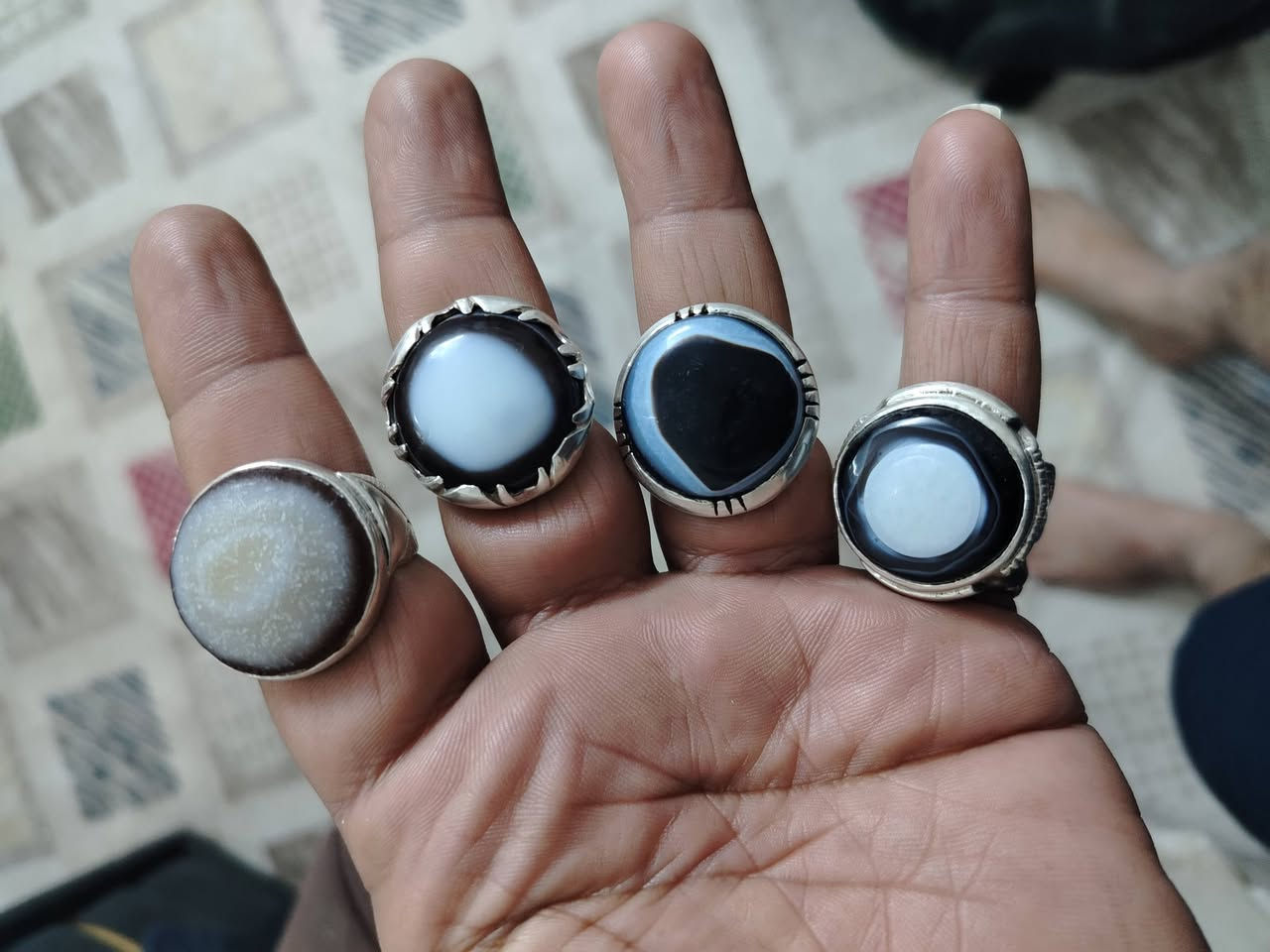 السلام عليكم  خمسة خواتم للبيع خشنات أوزان ثقيله بغداد مدينة لايوجد توصيل  ابيع خاتم مو فضه كسر سعرهن  مئتان وخمسين ألف..... 250 الف


**إذا كنت صاحب هذا الإعلان وتريد حذفه لأي سبب، رجاءا أرسل رسالة إلى الدعم الفني**