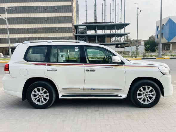 السلام عليكم لاندكروز للبيع مديل 11 محدثة 18 كفالة عامة ماعدة صبغ حزام للتحديث رقم سليمانية نكليزي سنوية ل 2030 تحويل أو وكالة ثاني يوم مكينة ستة سلندر ستفسار اكثر تصل ***********
