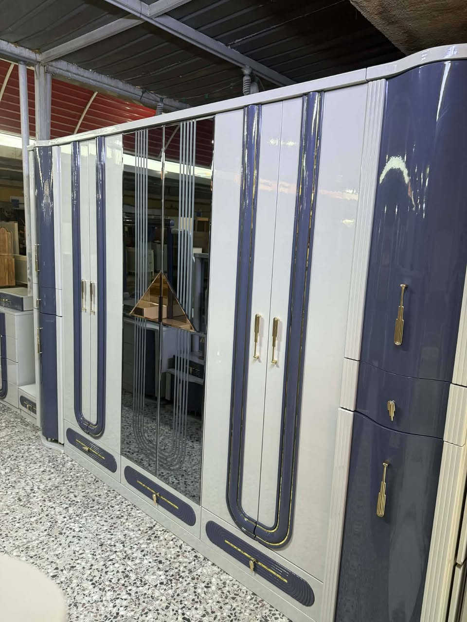 ✨ غرفة تركي مودرن الأصلي 9قطع 
نظام ابواب 
سرير مخزن عملي 
 قماش وتر بروف أصلي
✨ نظافة 95/💯
 شد ونقل مجاني داخل بغداد
توصيل للمحافظات بأسعار رمزية


**إذا كنت صاحب هذا الإعلان وتريد حذفه لأي سبب، رجاءا أرسل رسالة إلى الدعم الفني**