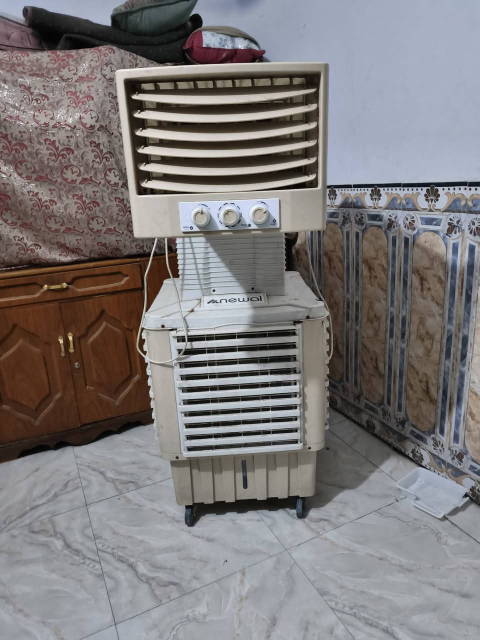 السلام وعليكم مفرده لبيع السعر ٢٥٠الف العنوان الدورة أبو دشير مستعجل على بيعه رقم الهاتف ***********
