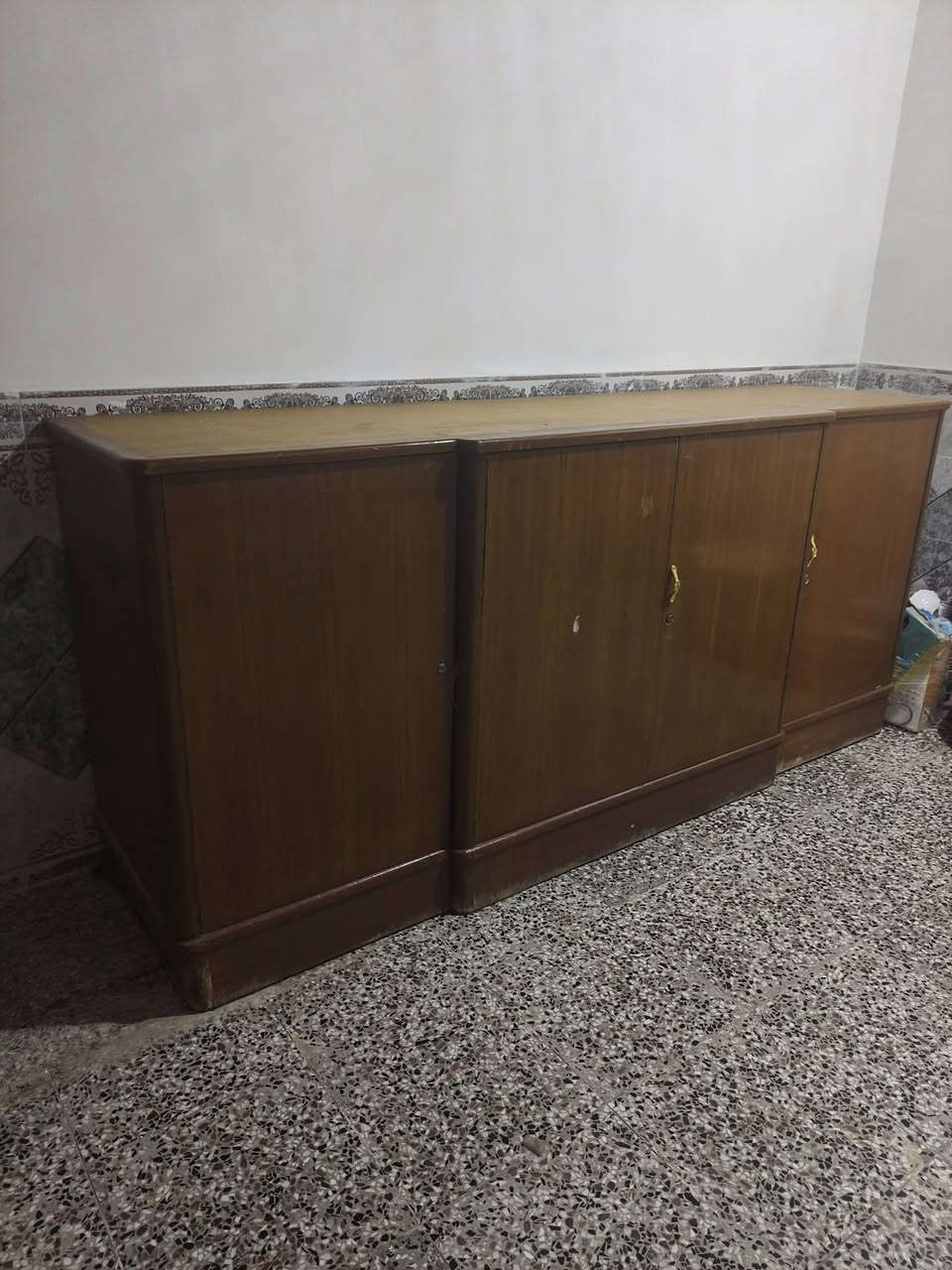 يالله سلام عليكم بوفيه للبيع تسكام صاج عراقي ثقيل سعر ١٢٥ وبين مجال للتواصل اتصل ***********
