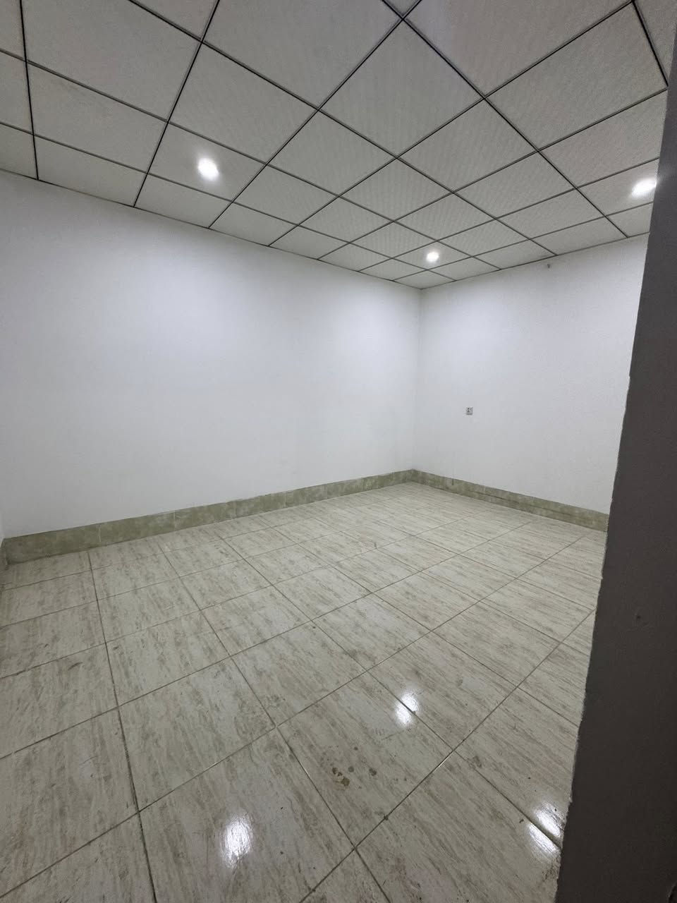 منزل للبيع في حي  #هفالان  ‏(مركز المدينة  اربيل) 
 خانوو بۆ فرۆشتن لەگەرەکی  #هەڤاڵان   
مساحة:- 100متر
  يتكون من :-
 مطبخ 
هول
 صحيات 
3 غرف نوم
البيت #طابو يسجل بأسم اي شخص يحمل الجنسية العراقية 
‏📍موقع البيت:-هفالان قريب عل  سایدین منارە 
  —————————————
‏ للاستفسار 
كورك ***********📞
اسيا ***********📞
—————————————
📍موقع عقارات جميل:- اربيل هفالان خلف مطعم باب الحارة 
 https://maps.google.com/?q=36.194012,44.049461
—————————————
