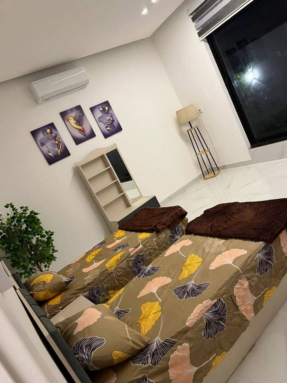 سلام عليكم تتوفر مزارع  اسعار مناسبه موثقة بتطبيق اجرالي العنوان الدوره البوعيثه استفسار رقم                                    ***********
