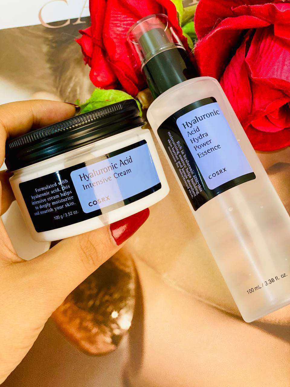 🎀عرض خاص 🎀
عرض للبشرات الزجاجية من شركة COSRX الكورية لترطيب المركز وتقليل ظهور التجاعيد  يتكون 👈 سيروم الهيالورنيك + كريم الهايلورونيك 💯

1. سيروم من كوزركس بالحلزون عالي التركيز بحمض الهيالورونيك
يوفر هذا النوع من الجل الخالي من الزيوت ترطيبًا طويل الأمد للبشرة عن طريق الاحتفاظ بالرطوبة في الجلد يعالج التجاعيد ويحمي من علامات التقدم في السن 
💧سيروم كوزركس يخلق مظهرًا ممتلئًا وشبابيًا:
يساعد حمض الهيالورونيك أيضًا في تقليل ظهور التجاعيد الدقيقة عن طريق ملء الجلد بالرطوبة.
💧بشرة ندية من طبقات الجلد العميقة! يحتوي على نقاوة عالية من هيالورونات الصوديوم الطبيعية المرطبة (حمض الهيالورونيك) ، مما يجعل البشرة أكثر نعومة وترطيبًا ، وهو ما يجعل البشرة الجافة ناعمة كالحرير.

2. كريم الترطيب العميق بالهيالرونيك اسد. كريم كوسركس للترطيب المركّز من كوزركس الكورية، غني بمستخلصات أعشاب نبق البحر
(Sea Buckthorn) و حمض الهيالورونيك المرطّب لترطيب البشرة و تغذيتها بعمق
فوائده. 
🔹يعزز الكريم المرطب بشكل مكثف محتوى الرطوبة في البشرة ويغلقها بالداخل
🔹مما يحمي البشرة من المزيد من فقدان الترطيب
🔹تركيز عالي من حمض الهيالورونيك 
🔹حيث يساعد حمض الهيالورونيك أيضًا في تقليل ظهور التجاعيد الدقيقة عن طريق ملء الجلد بالرطوبة
🔹ممتاز للبشرة التي بها خطوط وتجاعيد لشدها وحمايتها
الاصلي درجة اولى💯
المنشأ كوري🇰🇷🇰🇷
سعر العرض ٢٠ الف 
🚘يوجد خدمة توصيل لجميع محافظات العراق ٤ الاف🚘


**إذا كنت صاحب هذا الإعلان وتريد حذفه لأي سبب، رجاءا أرسل رسالة إلى الدعم الفني**