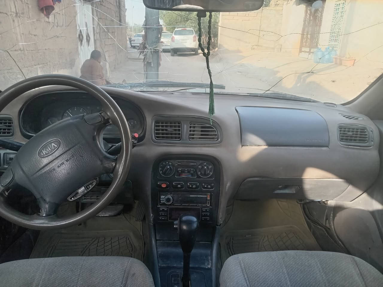 السلام عليكم اعيد النشر بسبب الوعود الكاذبه  كيا كريدس مديل ٩٥ رقم ديال مشروع وطني راعيها بغداد يريد مداور سنويه نهايت ٢٩ مكينه حاويه شادلها وكير كفاله التبريد مايشتغل سياره جاهزه شغل وطلع وين مايعجبك بيها فد ملاحضات كلش بسيطه السعر ٢٧ وبيها مجال للشراي  مكان السياره ميسان رقم الهاتف ***********
