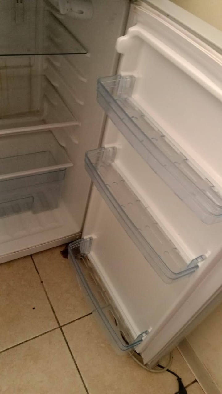 السلام عليكم
ثلاجه اشتريتها قبل سنتين وبعدها نظيفه محافظه عليه وكلشي ما بيها

اشتريتها ٤٠٠

أبيعها ١٢٠وبيها مجال بسيط

ورجاءاً لحد يكسر بسعر لأن اجمد

موقع حي جهاد

فد ملاحظه هذا مو زنجار  براغي واكع زنجارهن وليس ثلاجه ويتنظف


**إذا كنت صاحب هذا الإعلان وتريد حذفه لأي سبب، رجاءا أرسل رسالة إلى الدعم الفني**