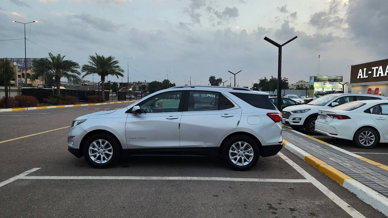 السلام عليكم
شوفرليت ايكونكس 21 LT AWD 
مواصفات LT معروفه تبريد قطعتين تشغيل عن بعد فور ويل شاشه كار بلي + اندرويد اوتو كشن سائق كهرباء منضومه لايت زينون رادار امامي وجانبي  وحساس خلفي كامره دوراه وتثبيت مسار  تحكم ستيرن كامل  auto high beam 
السياره نضيفه وجاهزه وكامله من كلشي ولا كلوب مشتغل بلدشبول
تاير وباتري جديد ماشبه 78mi قابل لزياده 
السياره وراد امريكي حادثه بنيد مبدل والجاملغ اليسره  مصبوغ على كد ربعه  وصور الحادث مرفقه ايرباك طاك ومرجع سستم ضربته حلوه وتصليحه درجه اولى 
سياره باسمي رقم بغداد سنويه وهزه غير نافذ يعني تحويل كبل 
مكان سياره بغداد السعر ١٤٨ وبيه مجال الشراي يتصل 
***********
وهذه رقم شاصي السياره 3GNAXTEV3MS131161
