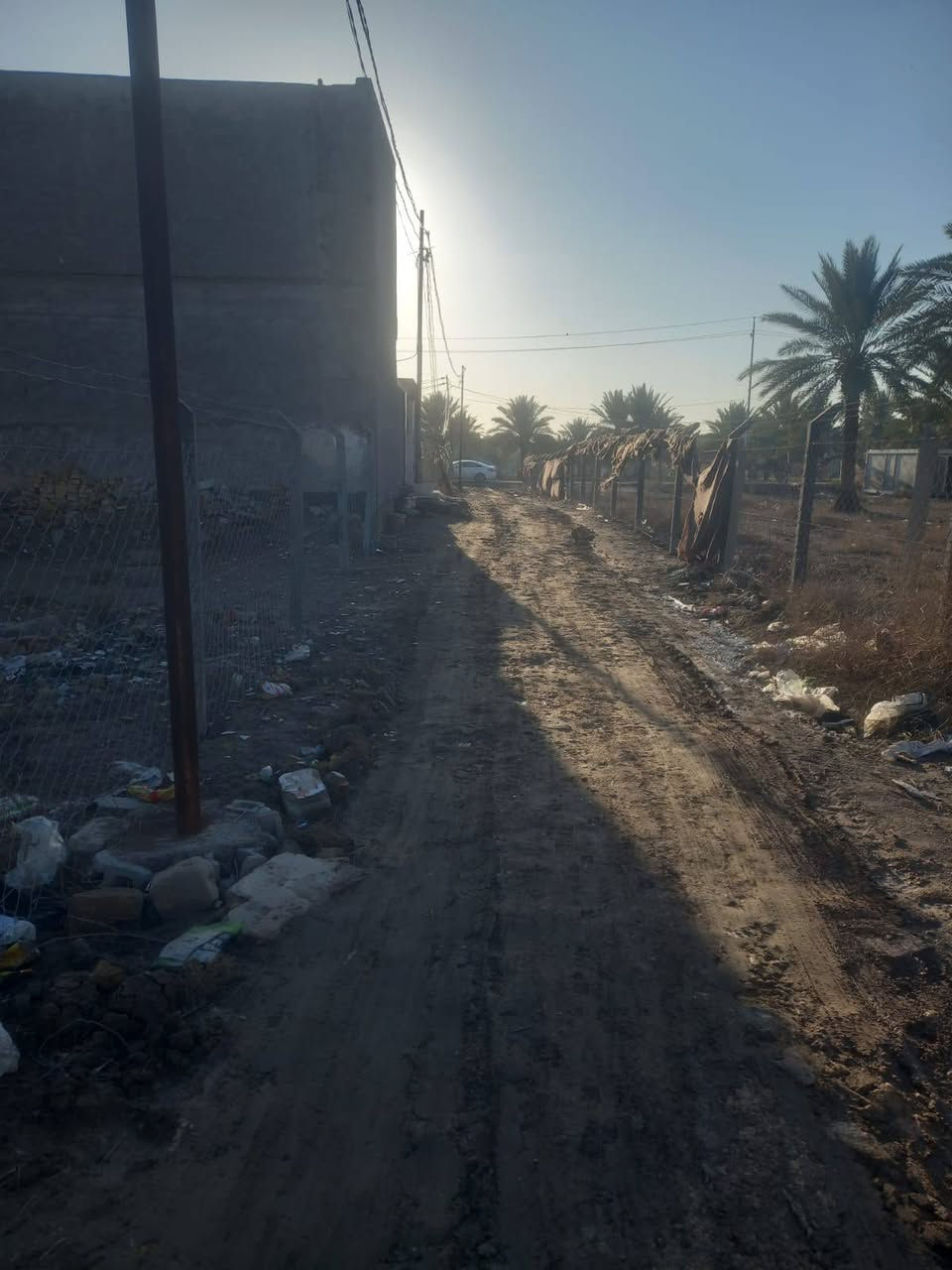 قطعه 200 متر خلف معمل ابو كيره قرب مجمع ماشاء الله تبعد عن التبليط 20م مي كهرباء  متوفر للتواصل ***********
