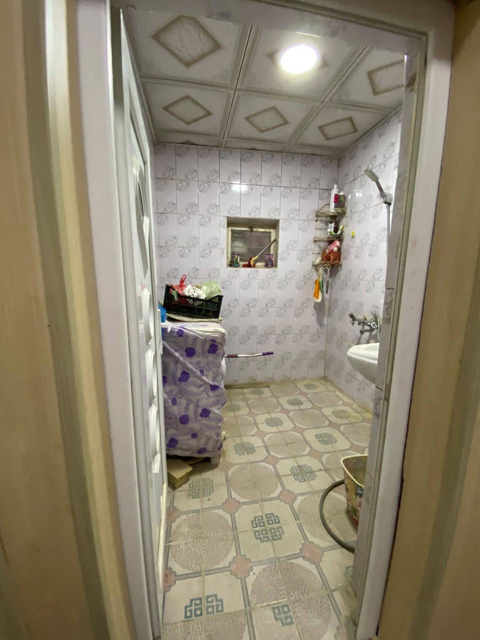 بيت للبيع في منطقه ام العصافير (حي الزهراء) التفاصيل المساحه ٣٠٠٠م طابقين الطابق الثاني مفصول بدرج خارجي خريطه مرتبه الطابق الاول غرفتين وهول وبراني ومطبخ وصحيات داخليه وخارجيه وطارمه وحديقه كبيره ومناور الطابق الثاني غرفتين ومطبخ وصحيات وهول ودرج خارجي.. السعر مناسب جدا والبيت فارغ حاليا. للاستفسار اكثر الاتصال ***********
