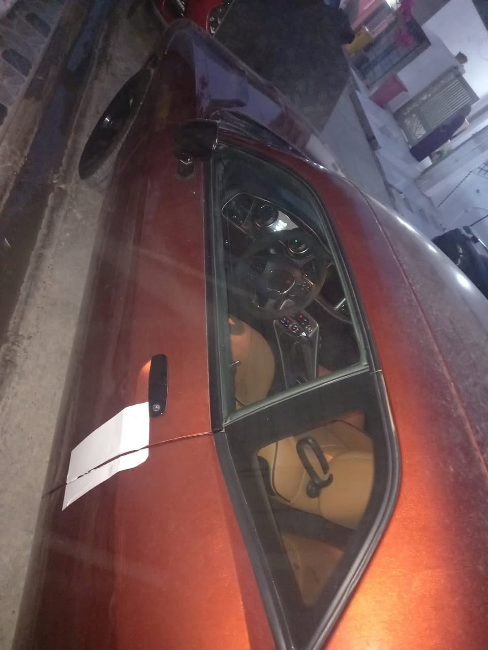 سلامه عليكم اخون عندي جالنجر SXT للبيع موديل 2020للبيع 4 قطعات بي بدون اي دواخل شاشاه جبير تشغيل عن بعد اسبورت لون مشمشي داخل جو سياره هم مشمشي تايرات جدد شديتلها سعرها اخوان 158$ وبيها  وهاي رقم ***********مجال للشراي
