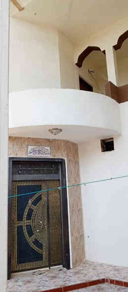 دار للبيع  طابو ملك  صرف بناء 2016  
موقع الدار كركوك حي الواسطي قرب تقاطع النجدة والجامعة   منطقه هادئه جداً ونضيفه 
 مساحه الدار 218 متر ركن 
الدار يتكون من ثلاث طوابق وكل طابق يشمل الصحيات 

-1الطابق الاول 
يتكون من ٣ غرف + مطبخ + وصحيات داخلي وخارجي وترك عدد ثنين مع استقبال وكراج سيارة

2-الطابق الثاني
 يتكون من ٤ غرف  واحده منهم تحتوي على بلكونه 
 صحيات وايضاً ترك 

3-الطابق الثالث
 يتكون من ٣ غرف مع سطح عدد ثنين + صحيات 

💵💵السعر  215 وقابل للمعاملة💵💵

مكتب سلطان العقار 
موقع المكتب كركوك حي الواسطي قرب شقق الغاز ومجاور دكتورة سلوى البياتي وصيدلية صوفيا
***********
