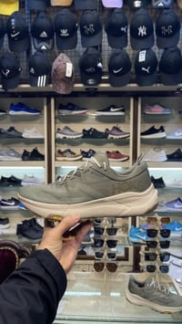 هوكا • جور-تكس • ٤٢،٥